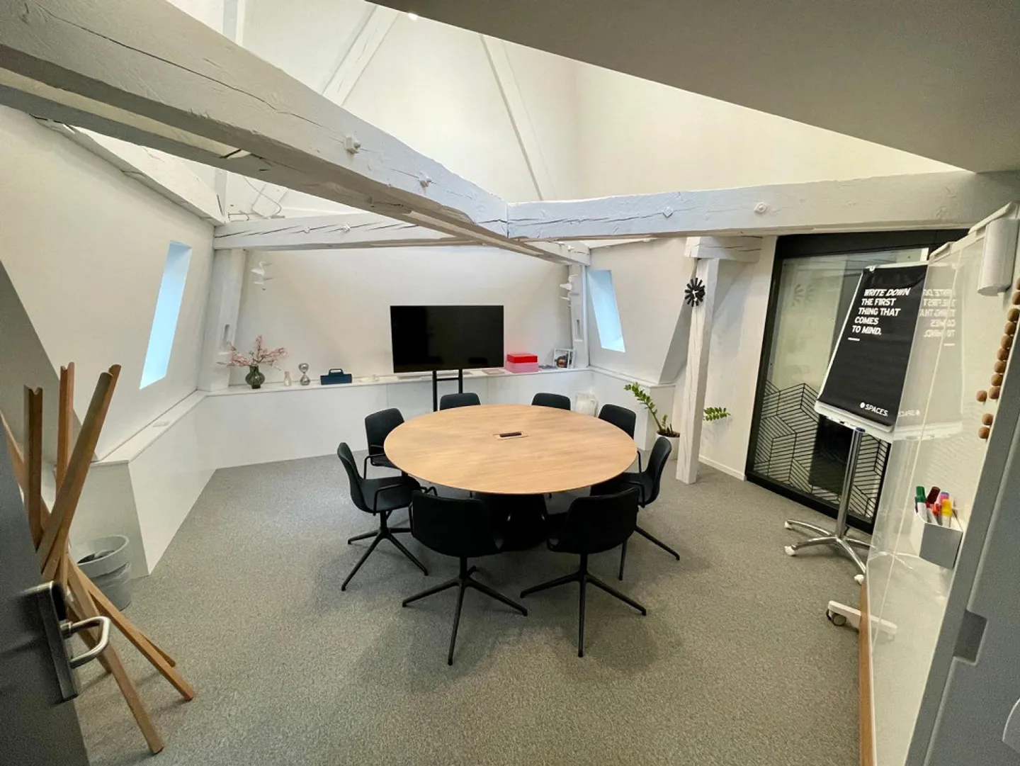 Bureaux privés entièrement équipés pour vous et votre équipe à Spaces Bahnhofplatz - Photo 10 sur 12