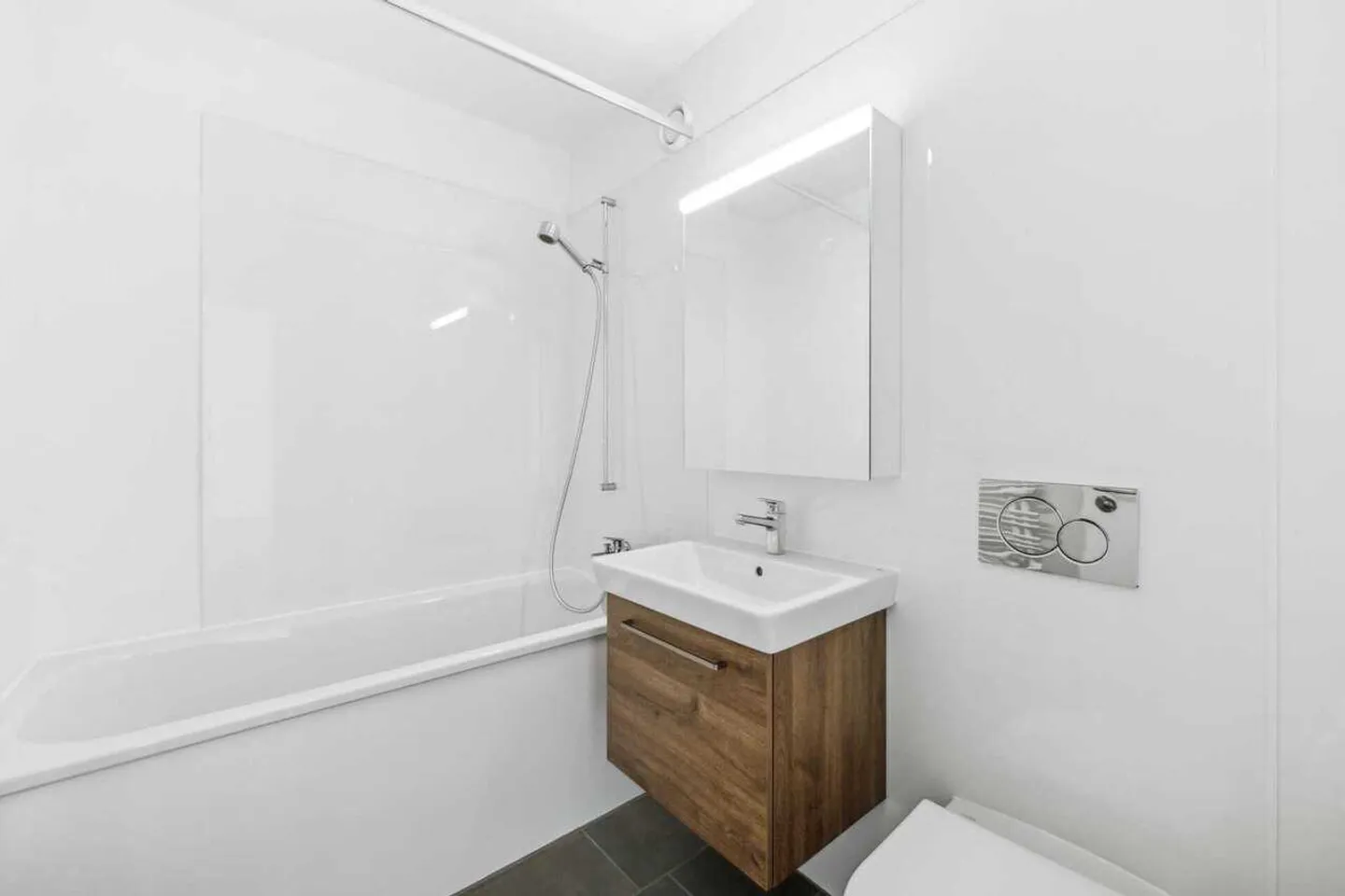 Freshly renovated & immediately available – Charming 3.5-room apartment - Photo 7 of 13