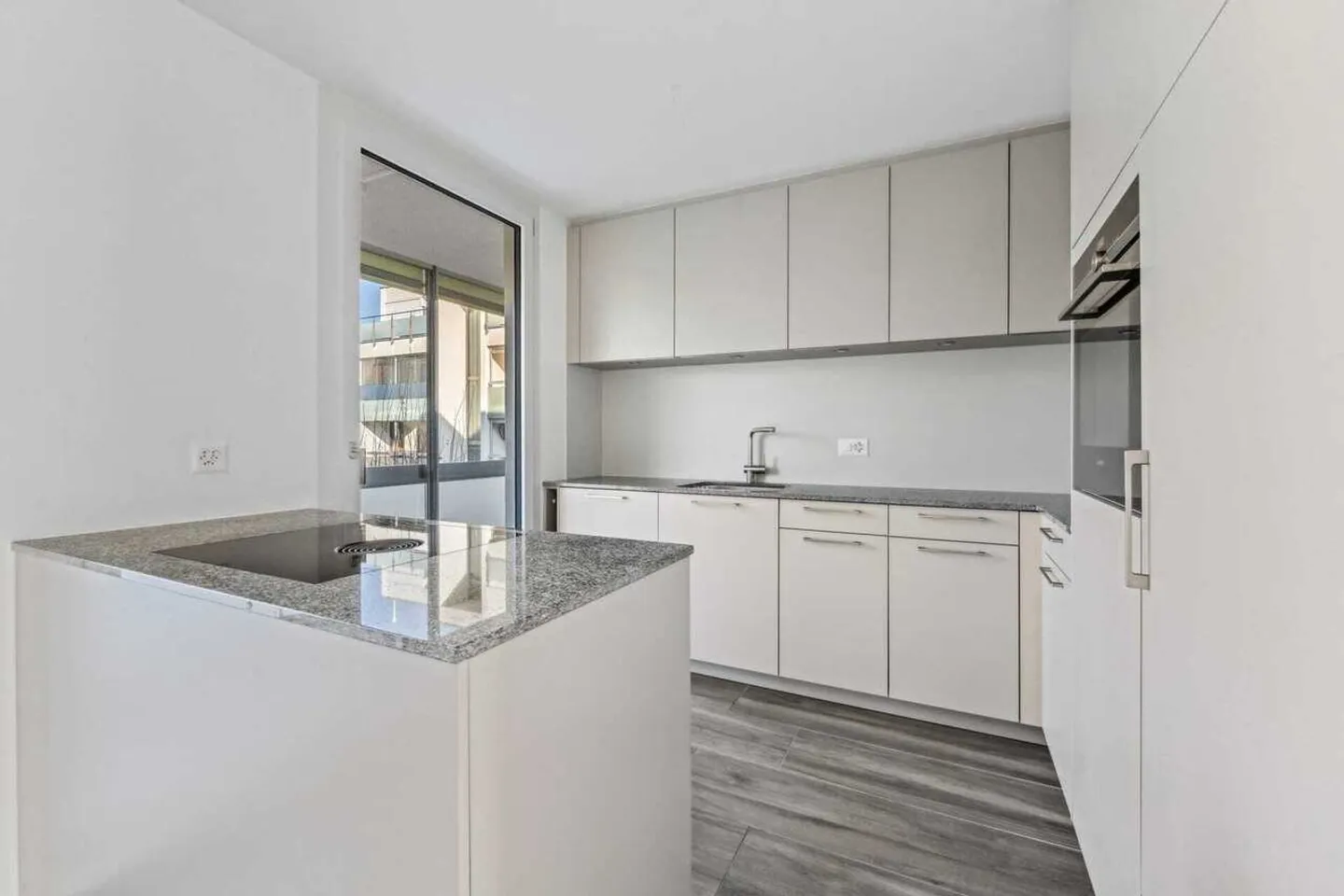 Freshly renovated & immediately available – Charming 3.5-room apartment - Photo 8 of 13