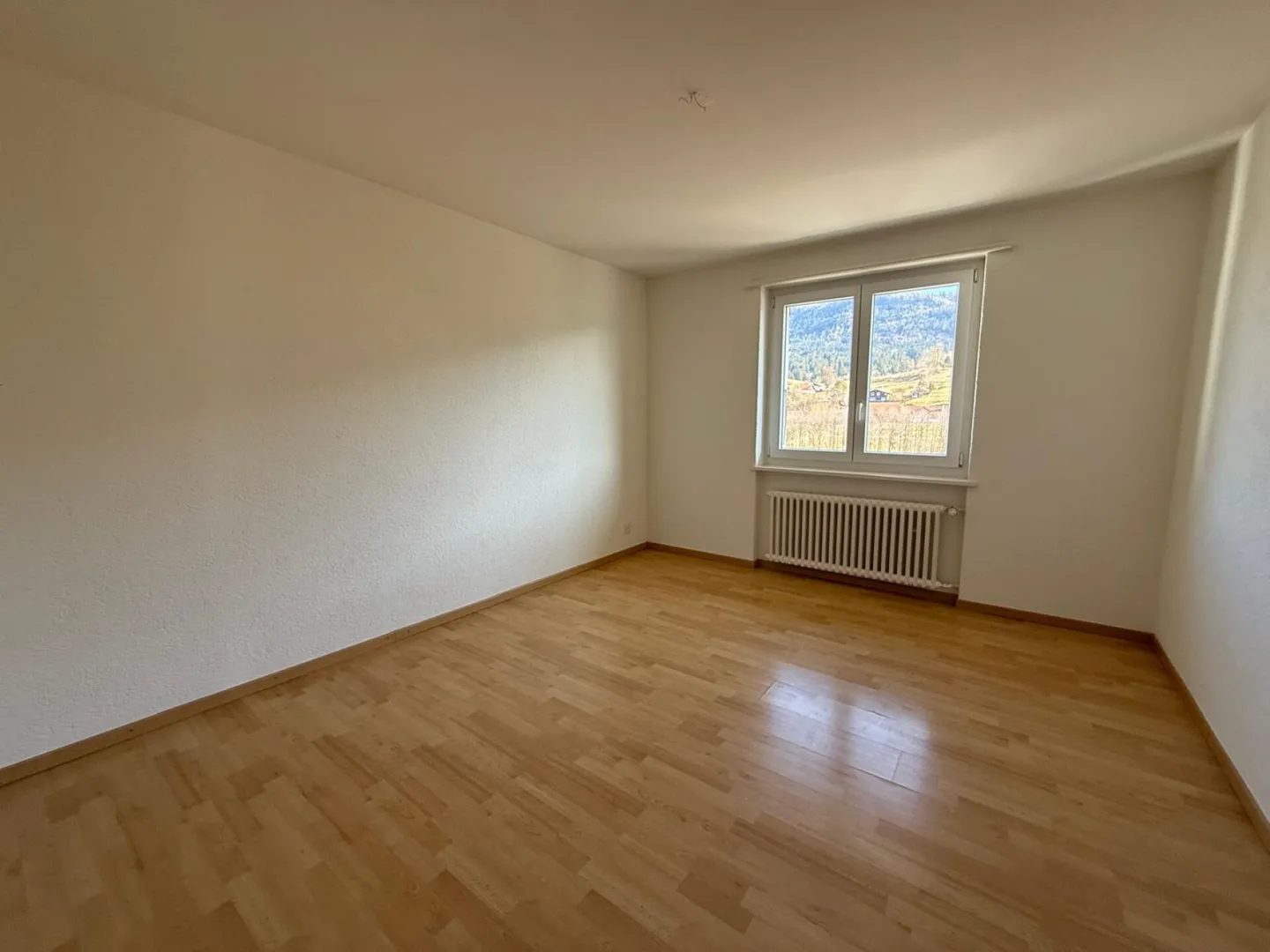 Appartement Charmant avec Balcons - Photo 2 sur 7