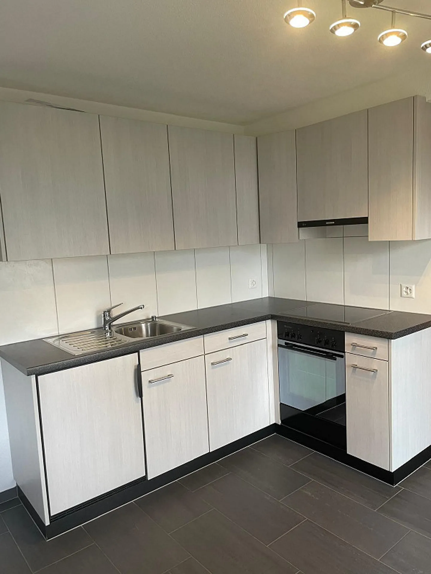 Vollmöbliertes Apartment - Foto 2 von 9