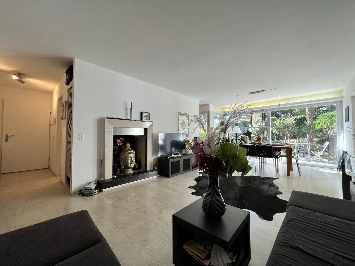 Elegante appartamento di 2,5 stanze con giardino - Foto 4 di 19