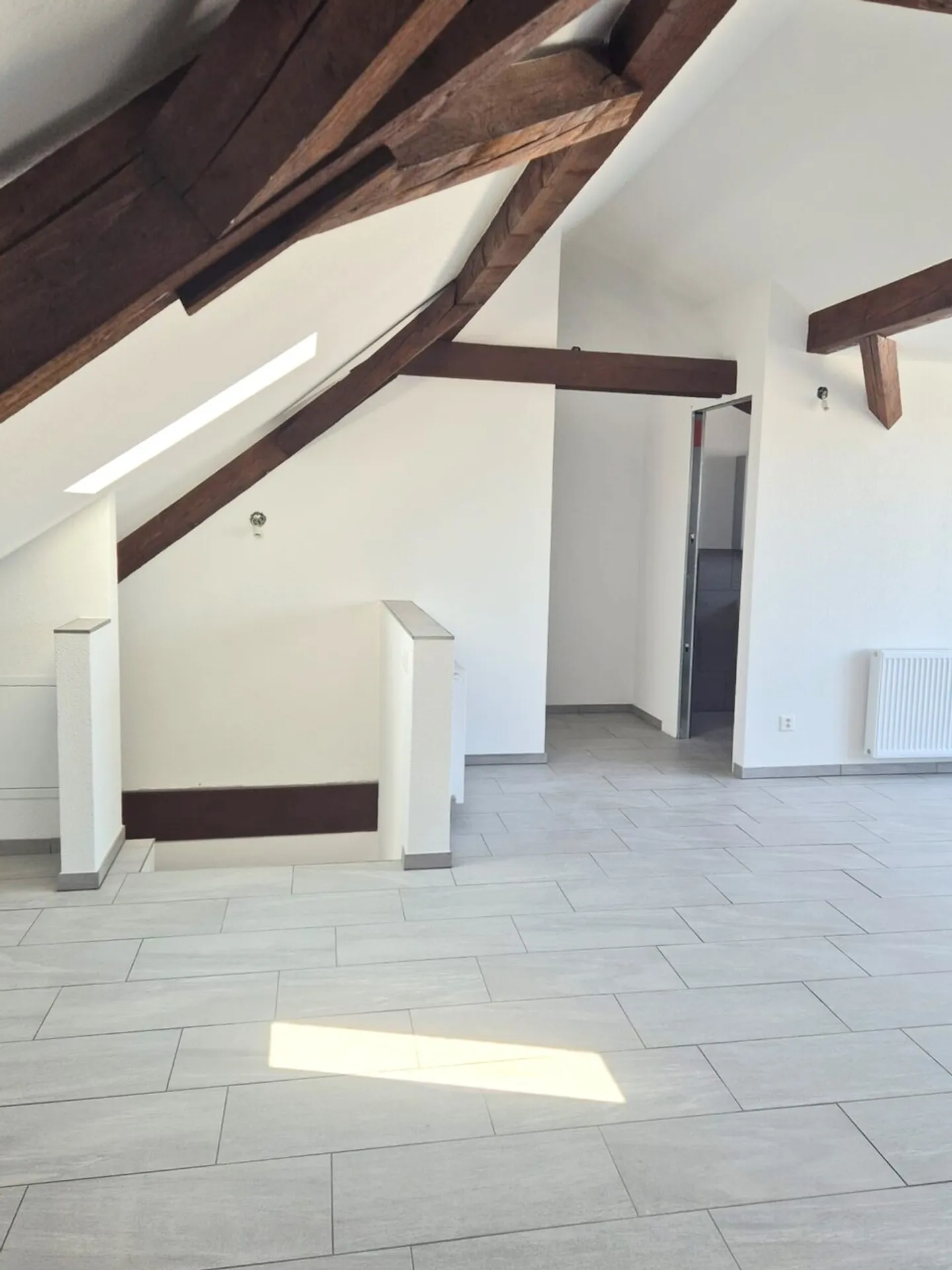 Magnifique appartement en attique avec balcon - Photo 5 sur 9