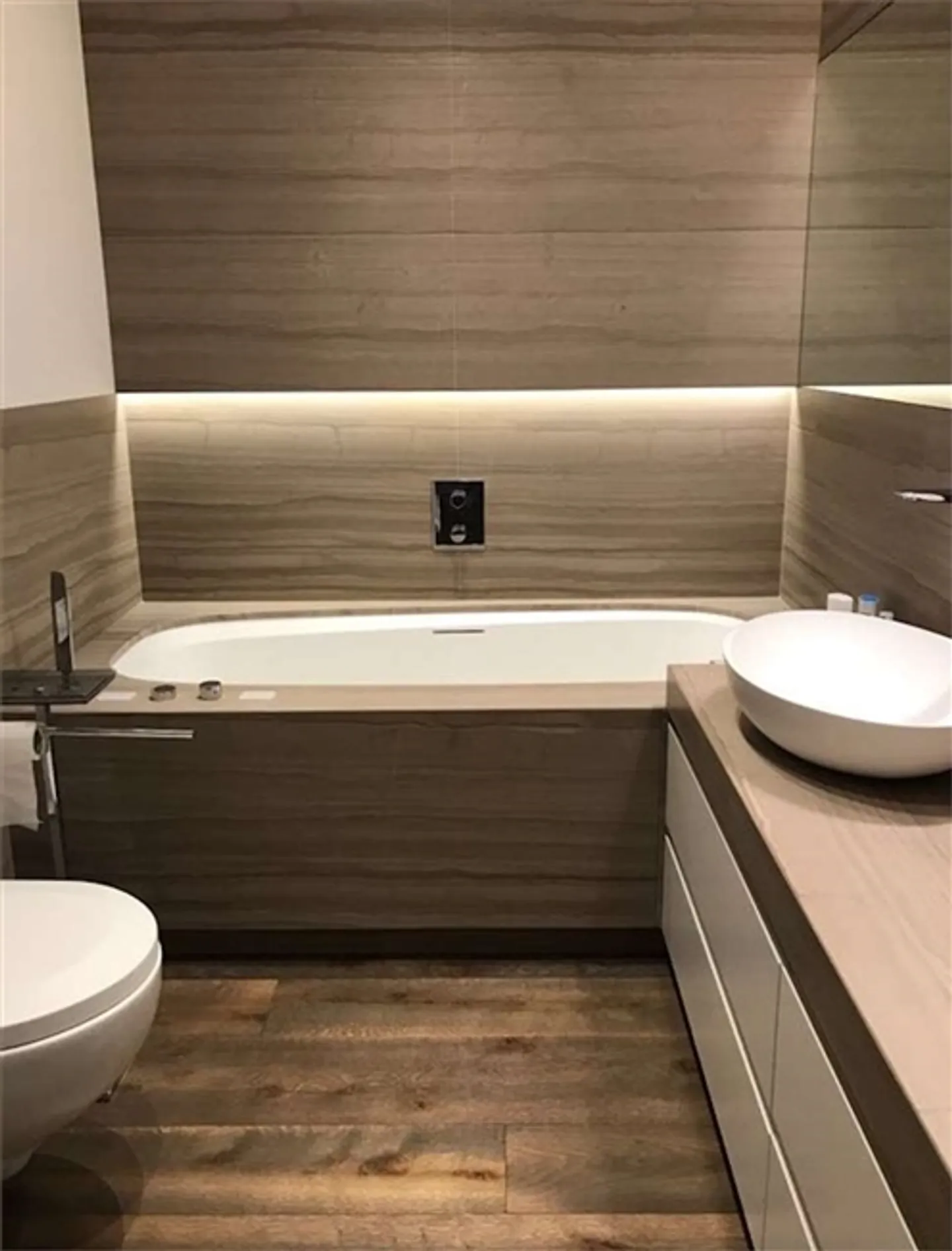 Un design élégant rencontre le bien-être privé – Appartement de jardin - Photo 8 sur 9