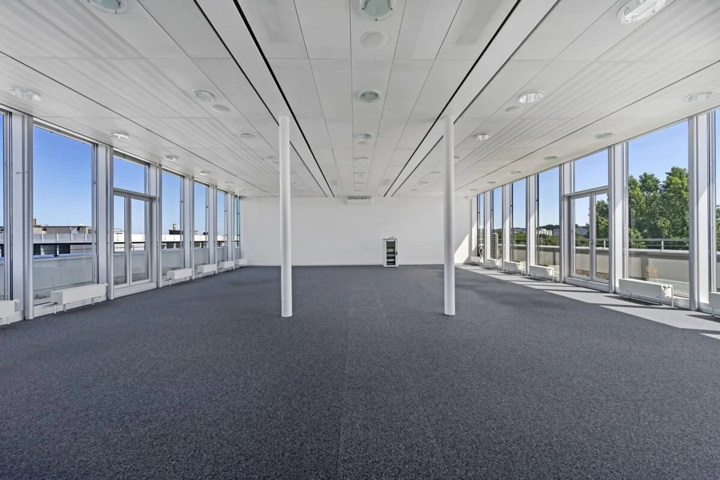 Espace de bureau exclusif avec terrasse panoramique - Votre vue sur le succès ! - Photo 4 sur 8