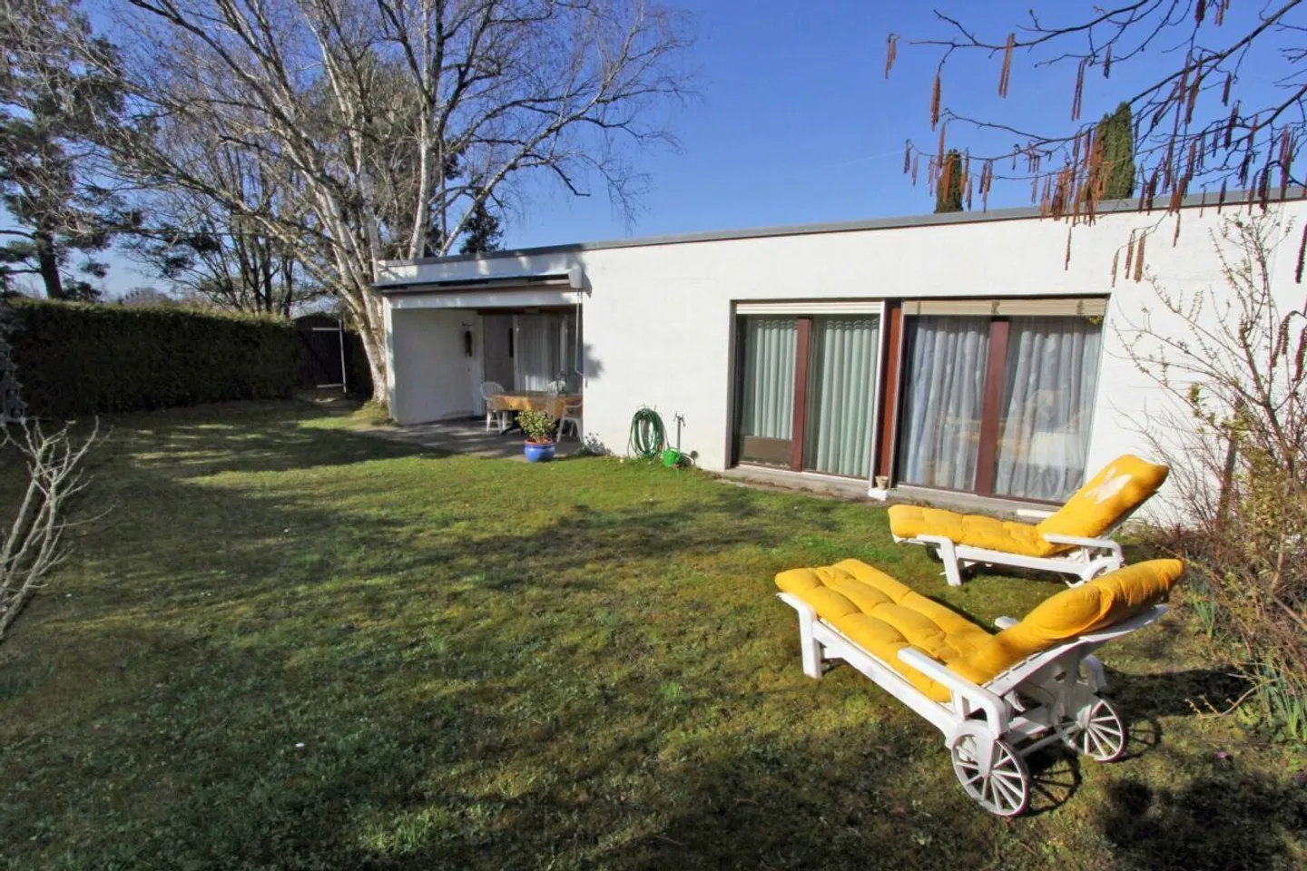 Spacious Bungalow with Atrium - Photo 8 of 10