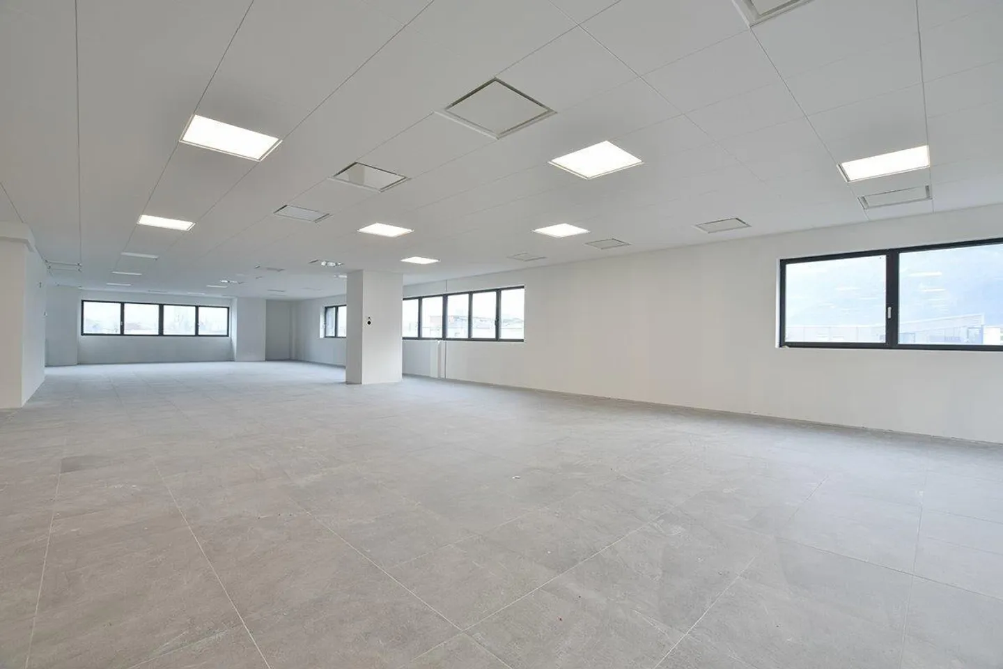 Modulare Geschäftsflächen in einer strategischen Zone - Foto 1 von 9