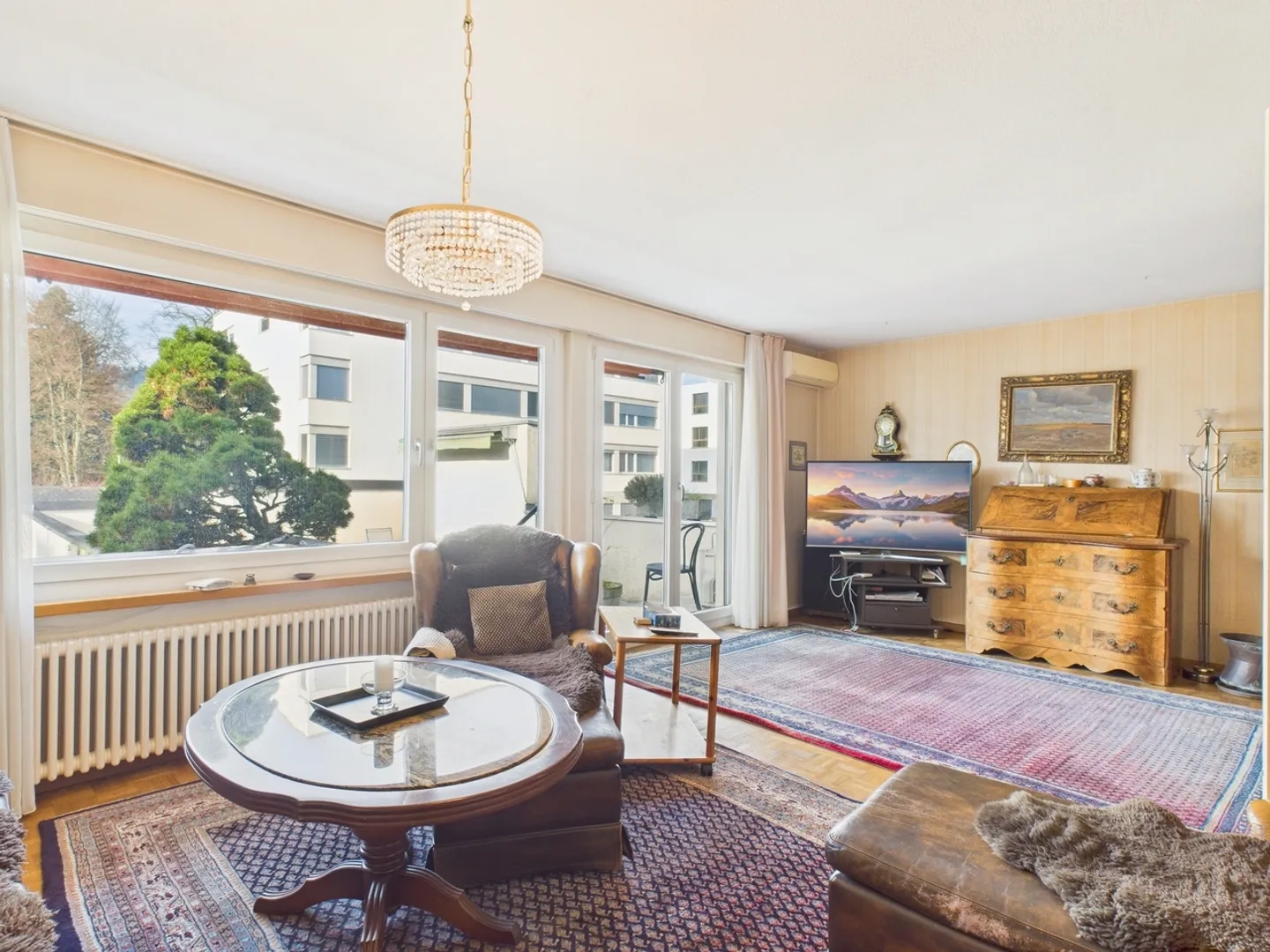 Bâtiment résidentiel et commercial spacieux dans un emplacement idéal à Seon - Beaucoup d'espace et potentiel d'expansion polyvalent - Photo 2 sur 13