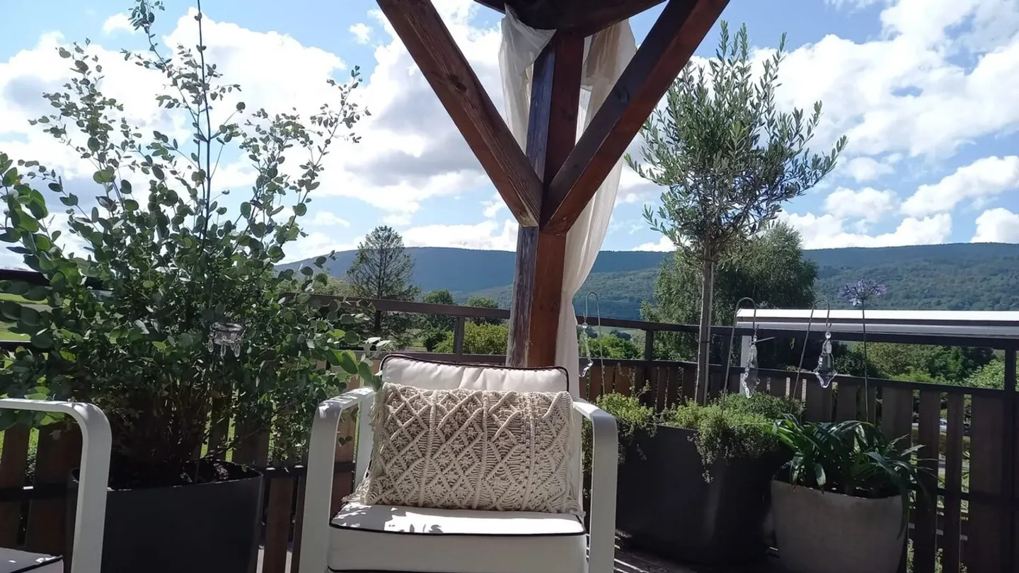 LE LANDERON (NE): Beautiful 16th-century village house completely renovated with commercial space. - Photo 10 of 13