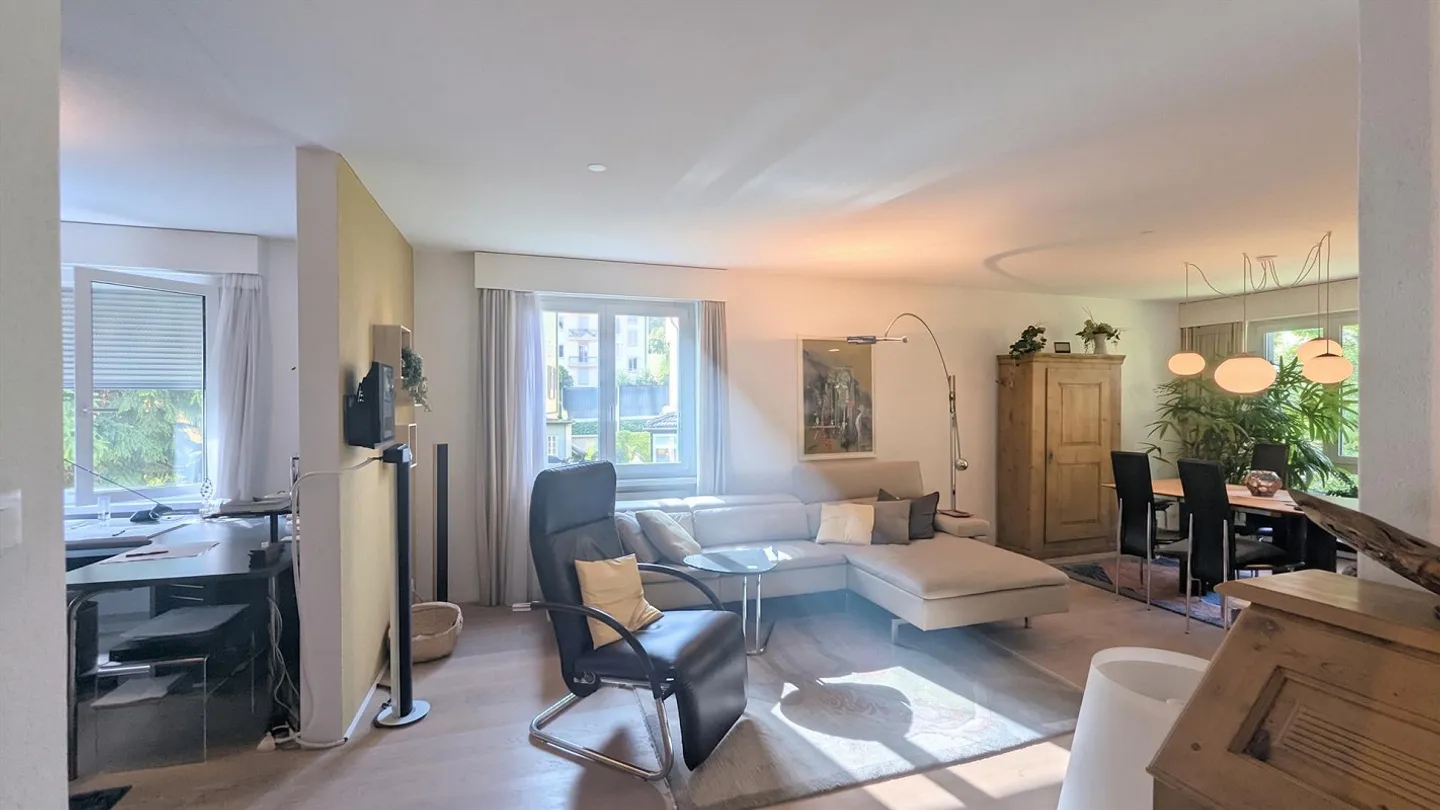 Modern and high-quality renovated - Photo 2 of 16
