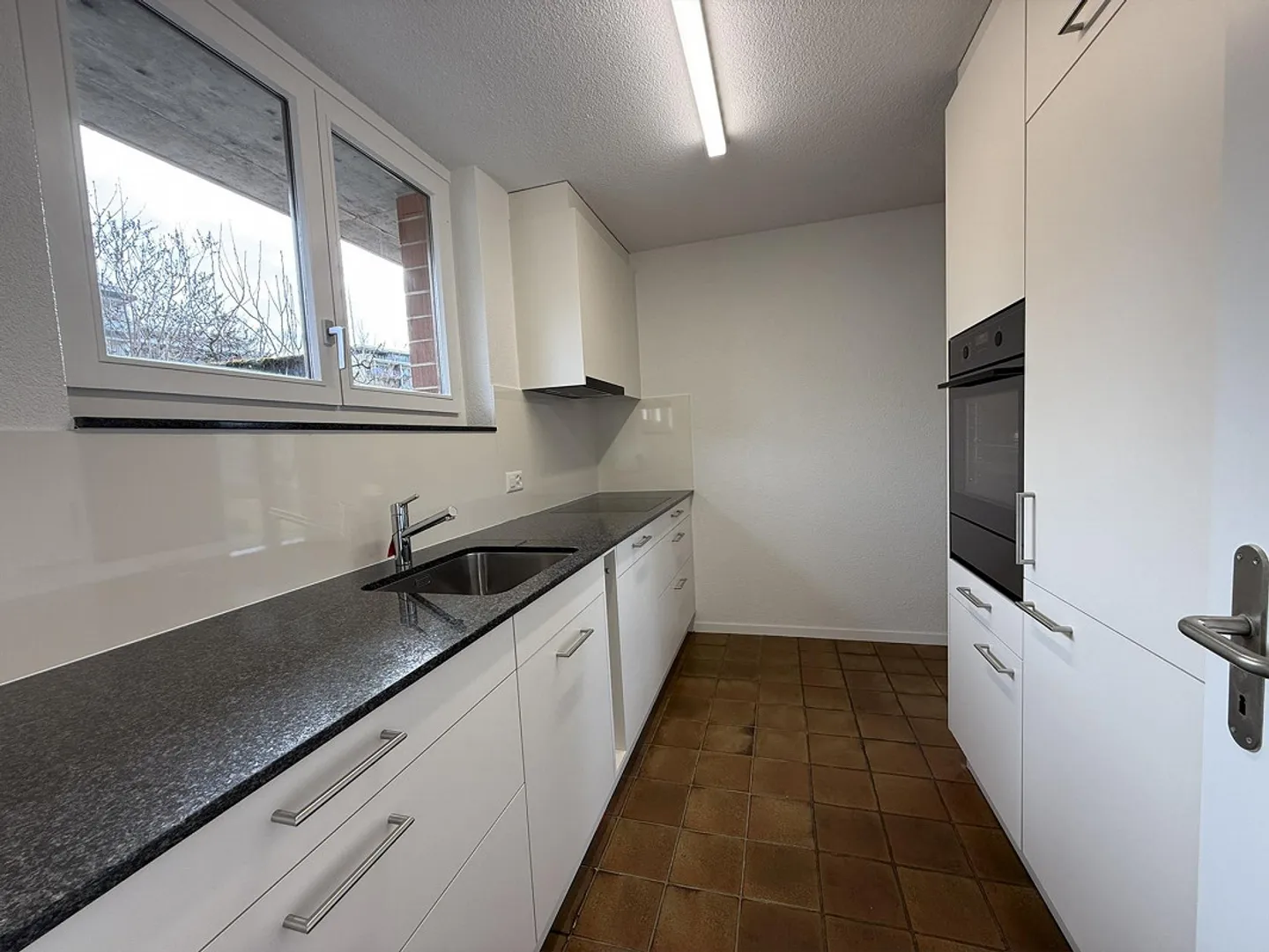 Freshly renovated 4.5-room corner townhouse with large garden and parking space - Photo 4 of 23