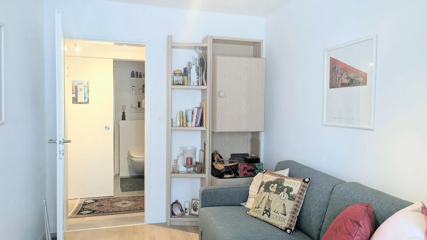 Modern and high-quality renovated - Photo 9 of 16