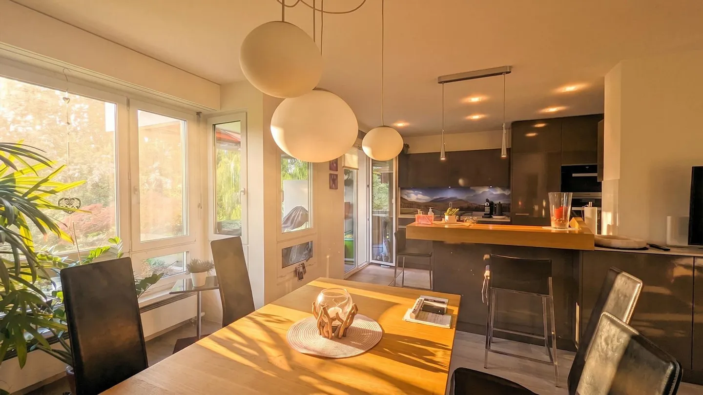 Modern and high-quality renovated - Photo 4 of 16
