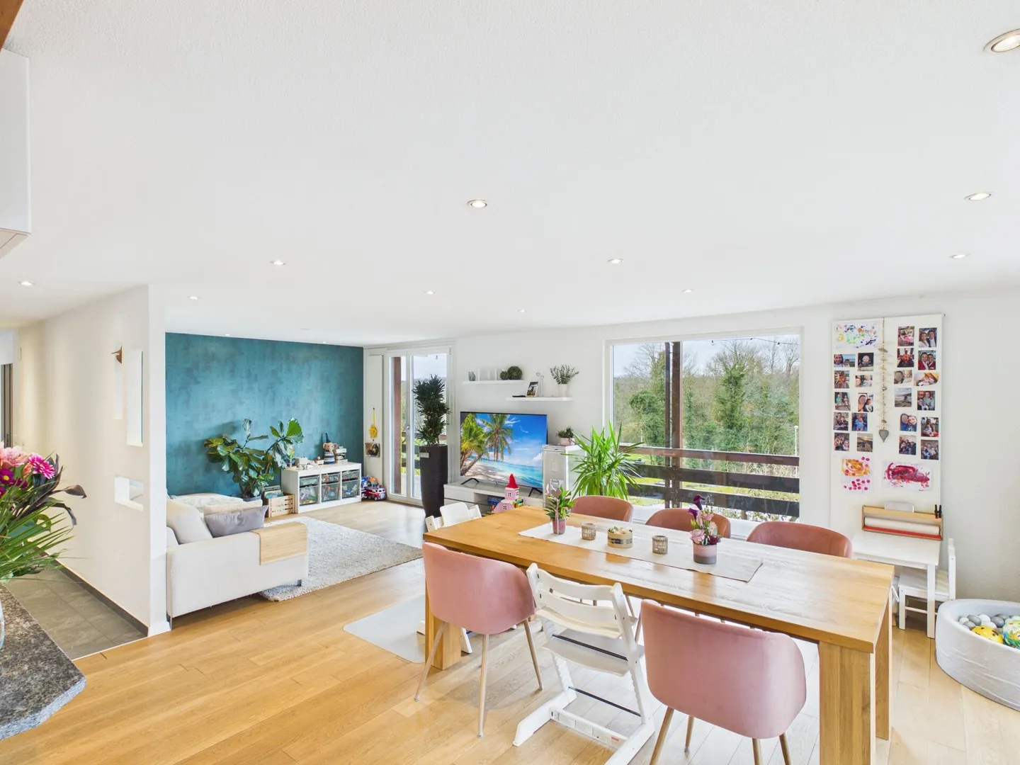 Maison semi-détachée spacieuse et bien entretenue - Photo 2 sur 13