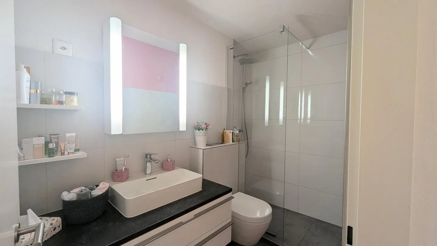 Modern and high-quality renovated - Photo 11 of 16