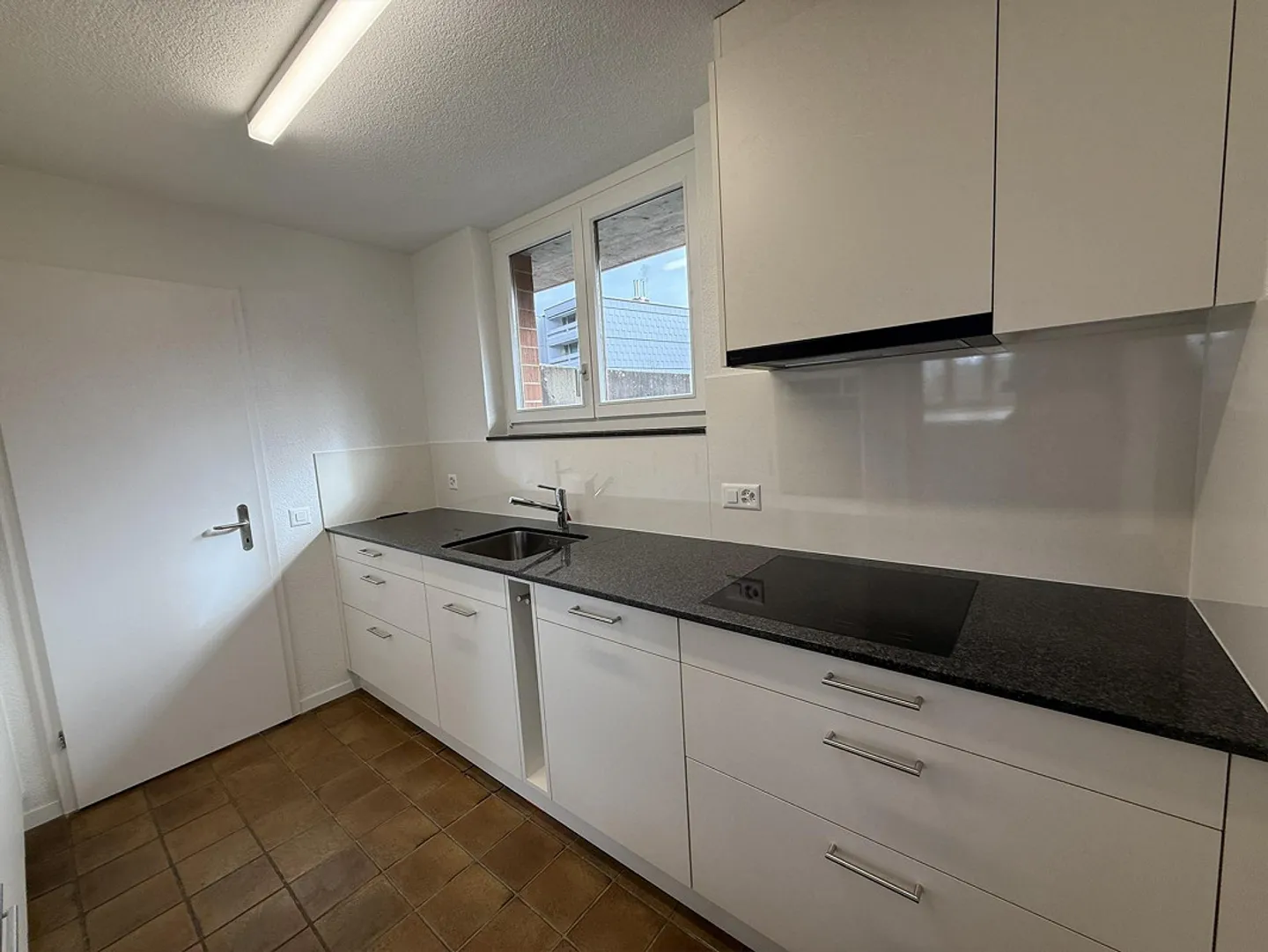 Freshly renovated 4.5-room corner townhouse with large garden and parking space - Photo 5 of 23