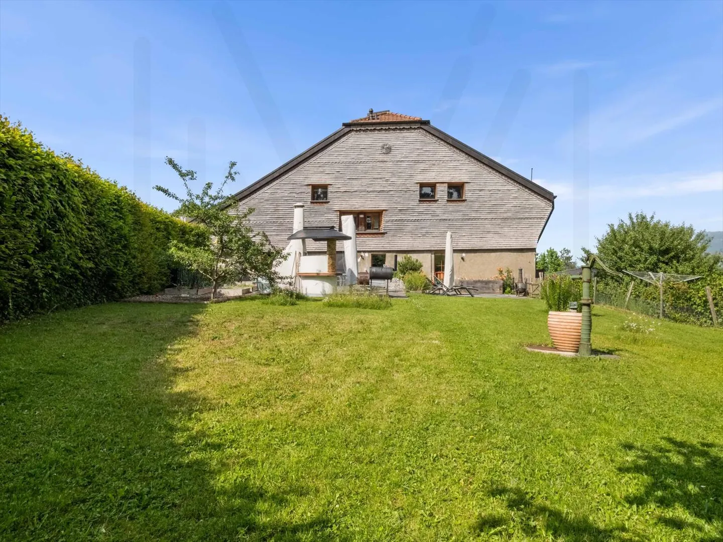 Sumptuous triplex apartment with 8.5 rooms in a listed renovated farmhouse, at c - Photo 1 of 13