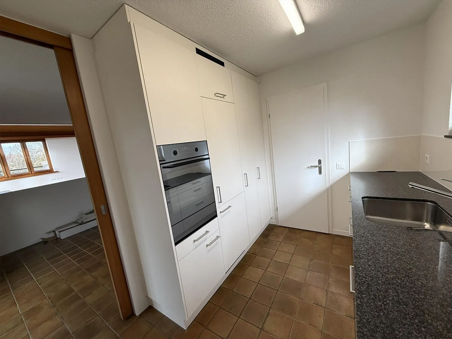 Freshly renovated 4.5-room corner townhouse with large garden and parking space - Photo 6 of 23