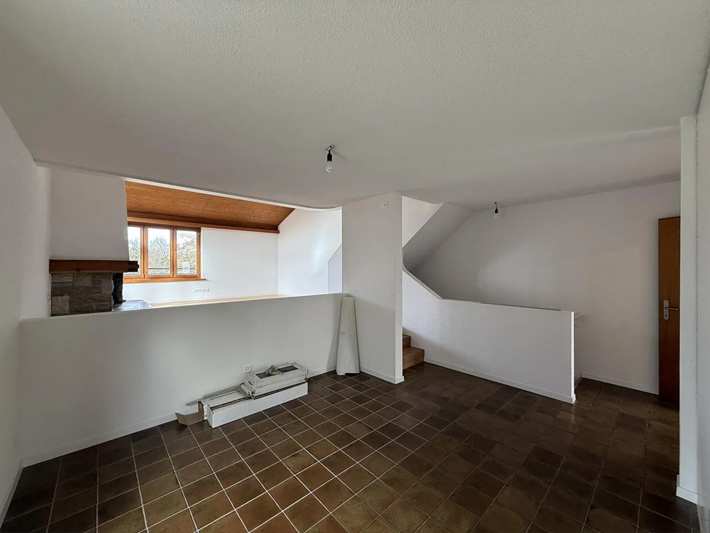 Freshly renovated 4.5-room corner townhouse with large garden and parking space - Photo 7 of 23