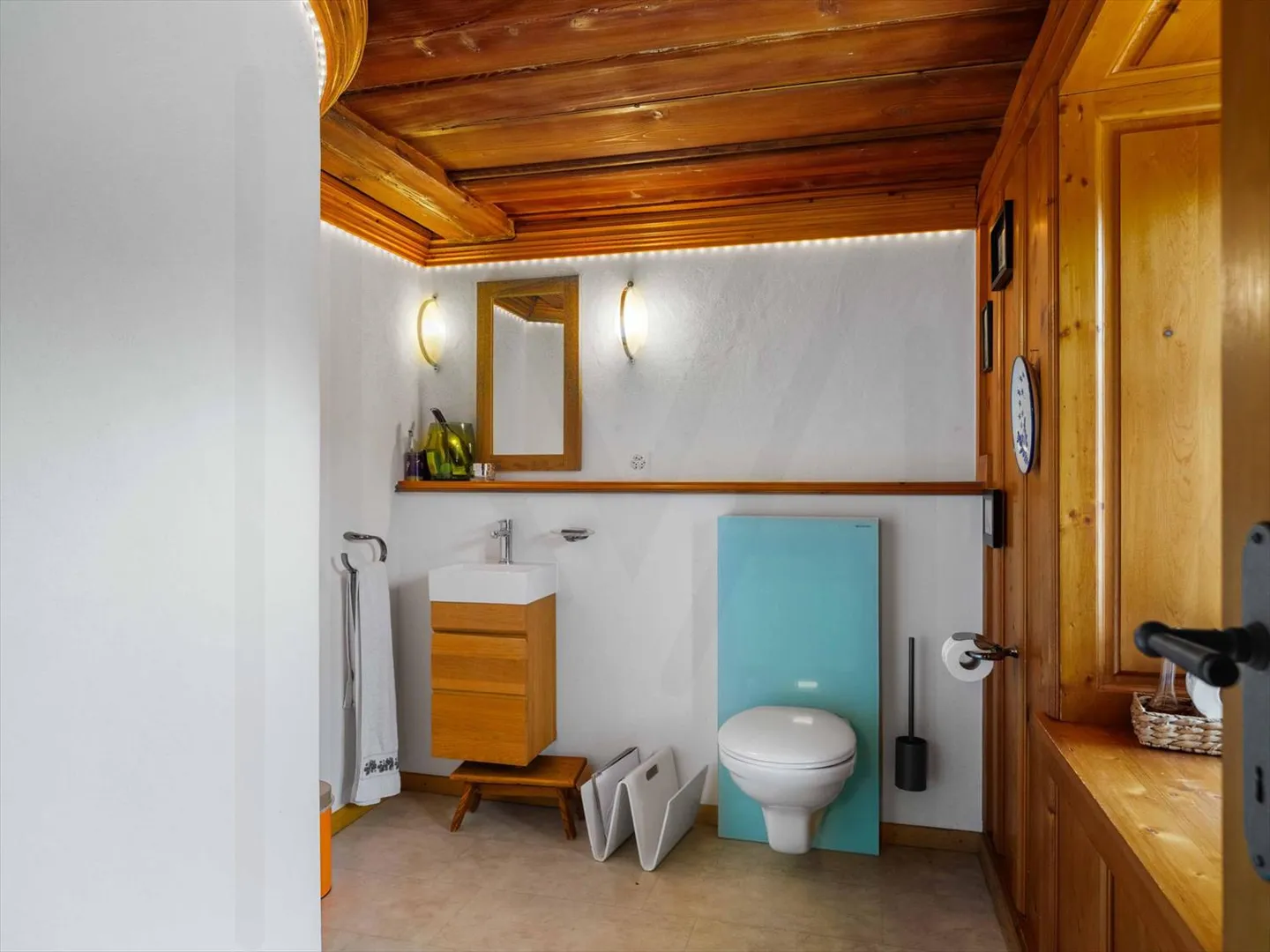 Sumptuous triplex apartment with 8.5 rooms in a listed renovated farmhouse, at c - Photo 8 of 13