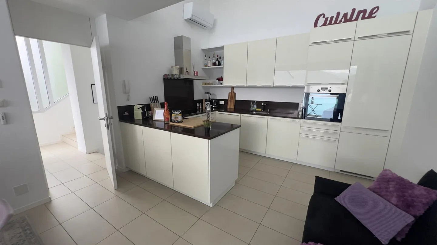 VILLA ESCLUSIVA FRONTE LAGO 4.5 CON POSTO BARCA A MAROGGIA - Foto 3 von 13