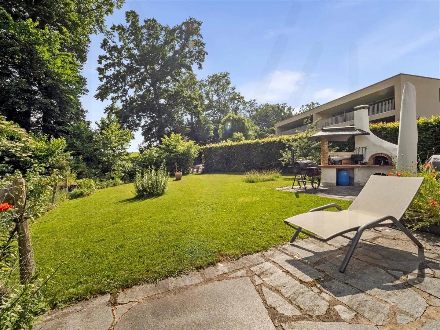 Sumptuous triplex apartment with 8.5 rooms in a listed renovated farmhouse, at c - Photo 11 of 13