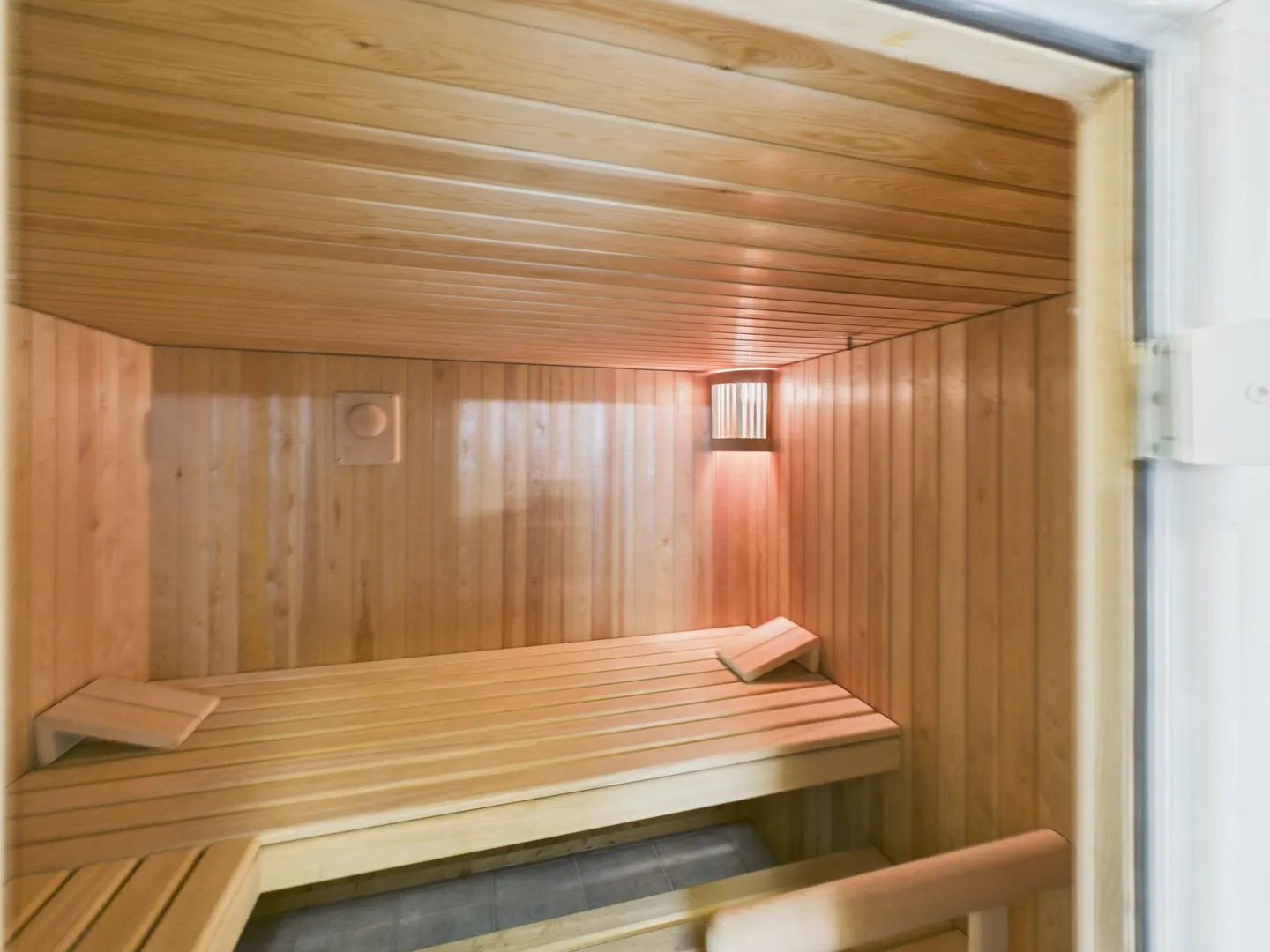 Maison semi-détachée spacieuse et bien entretenue - Photo 8 sur 13