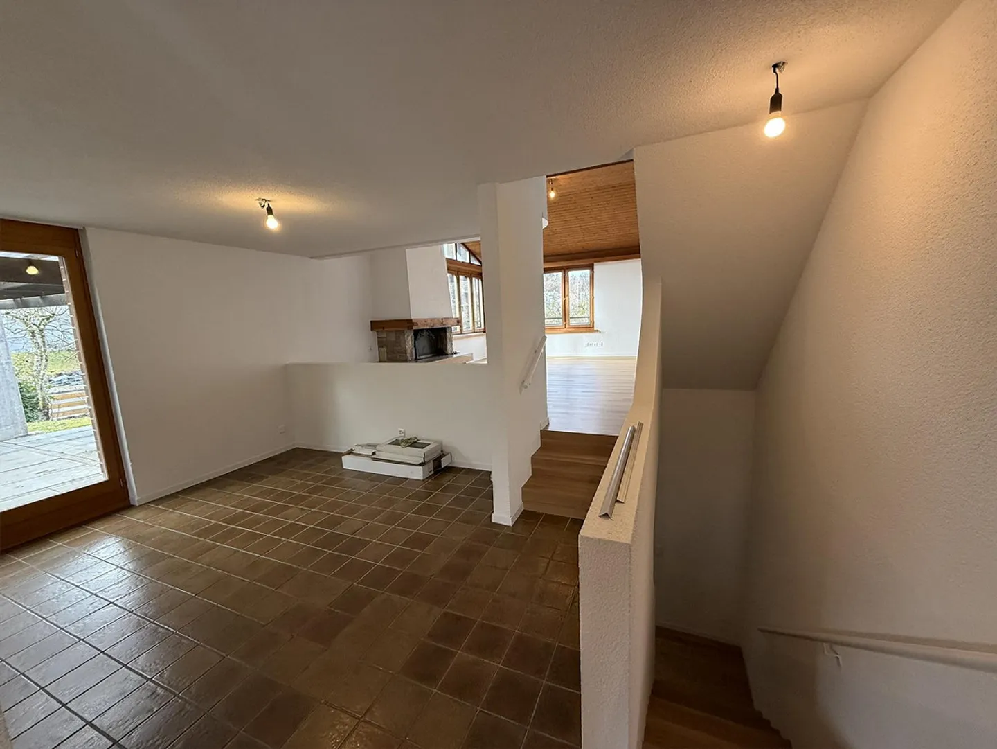 Freshly renovated 4.5-room corner townhouse with large garden and parking space - Photo 8 of 23