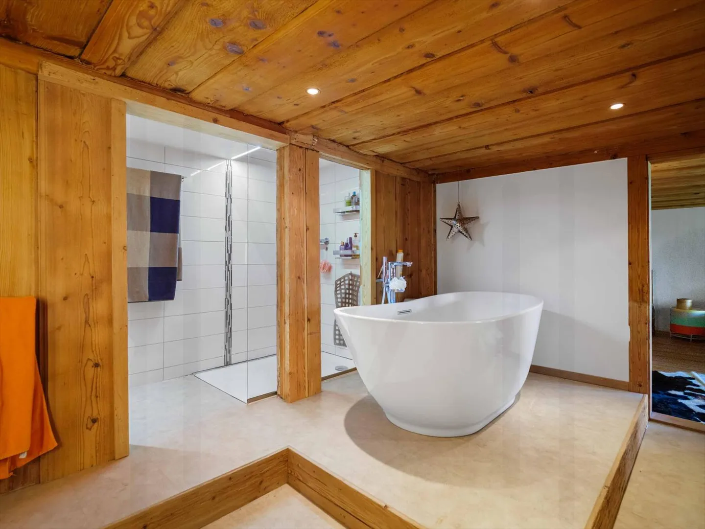 Sumptuous triplex apartment with 8.5 rooms in a listed renovated farmhouse, at c - Photo 10 of 13