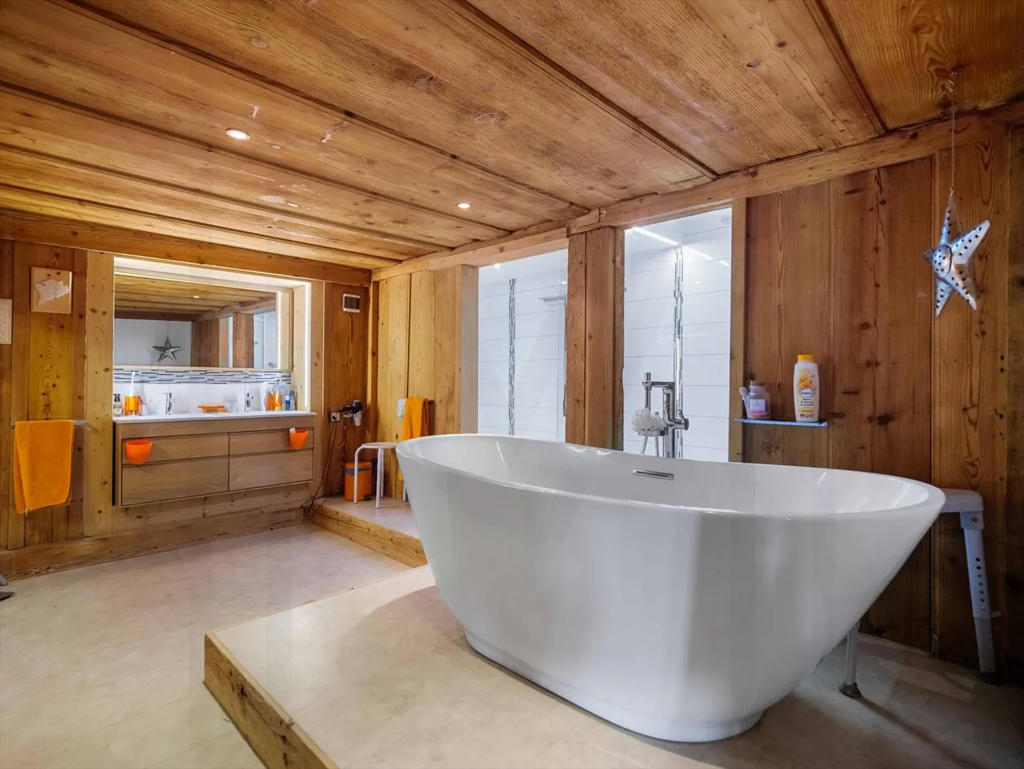 Sumptuous triplex apartment with 8.5 rooms in a listed renovated farmhouse, at c - Photo 5 of 13