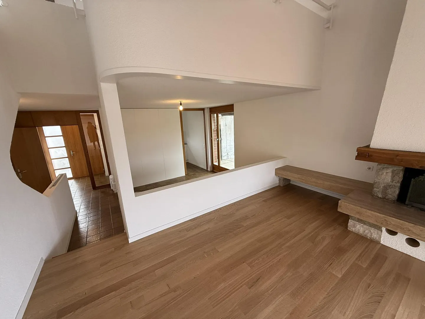 Freshly renovated 4.5-room corner townhouse with large garden and parking space - Photo 9 of 23