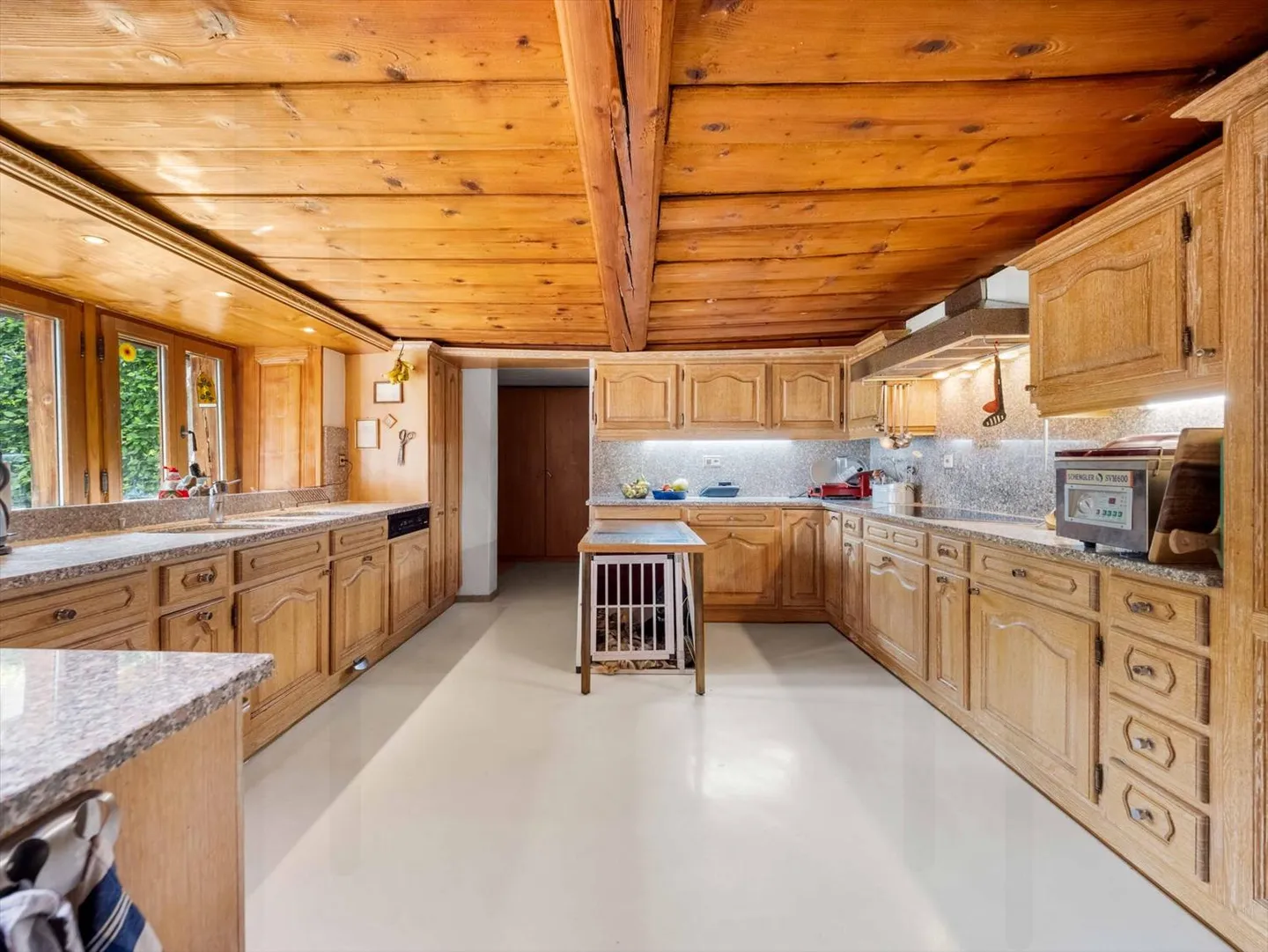 Sumptuous triplex apartment with 8.5 rooms in a listed renovated farmhouse, at c - Photo 3 of 13