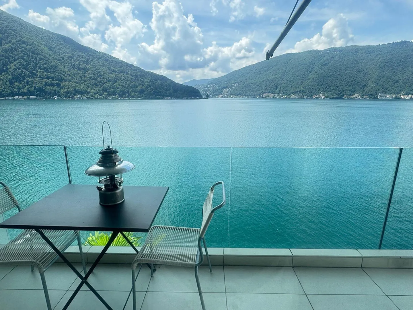 VILLA ESCLUSIVA FRONTE LAGO 4.5 CON POSTO BARCA A MAROGGIA - Foto 2 von 13