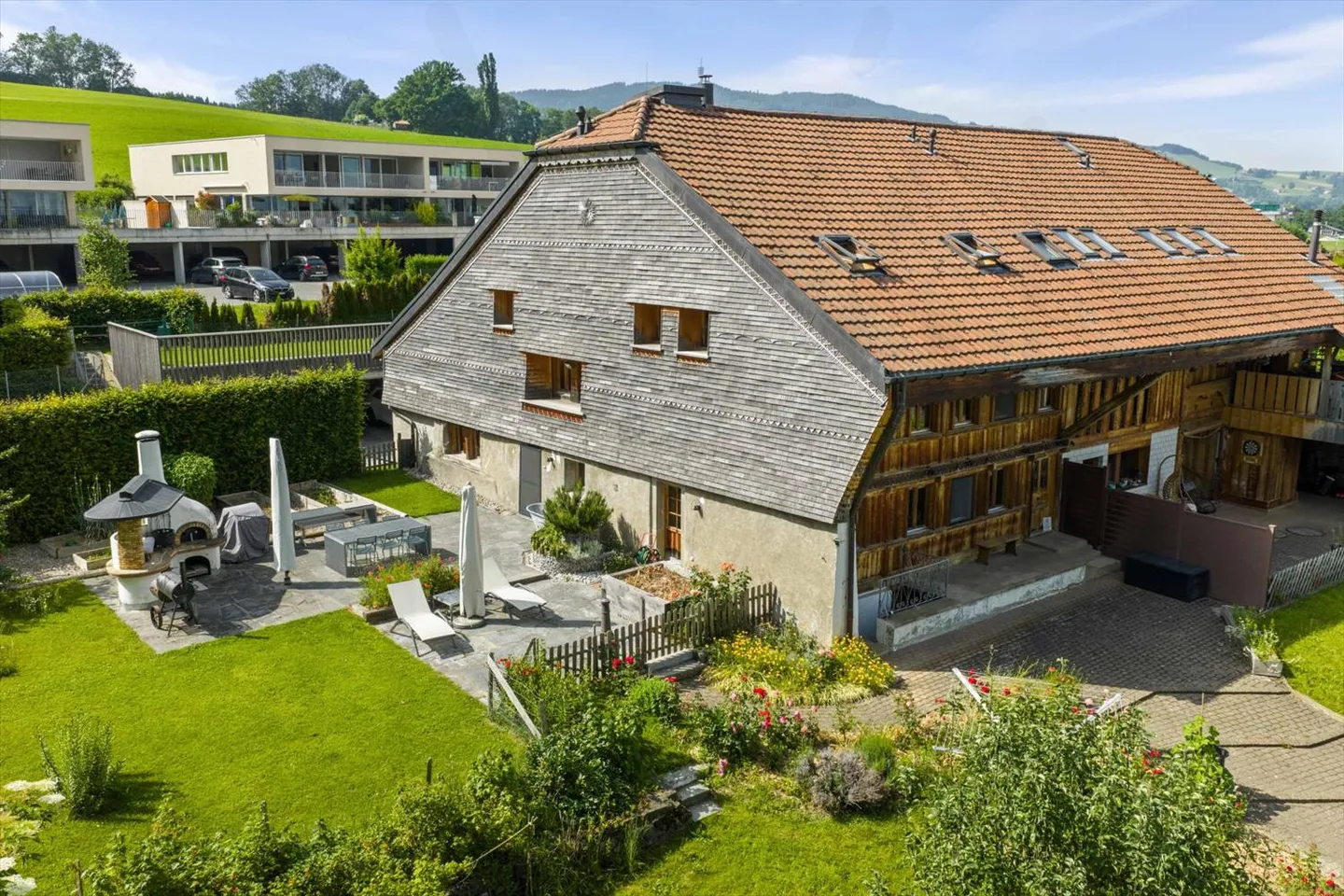 Sumptuous triplex apartment with 8.5 rooms in a listed renovated farmhouse, at c - Photo 12 of 13