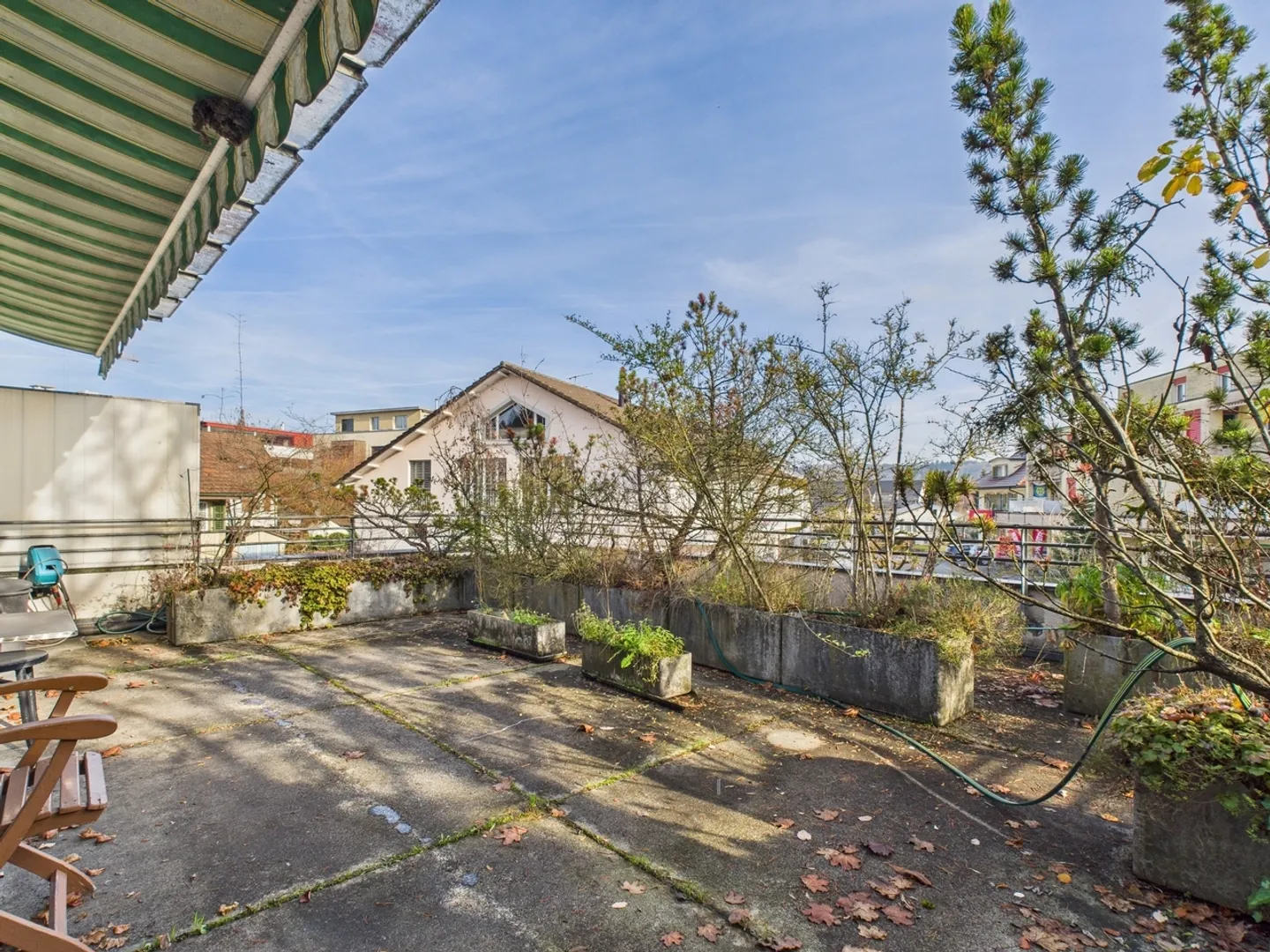 Bâtiment résidentiel et commercial spacieux dans un emplacement idéal à Seon - Beaucoup d'espace et potentiel d'expansion polyvalent - Photo 12 sur 13