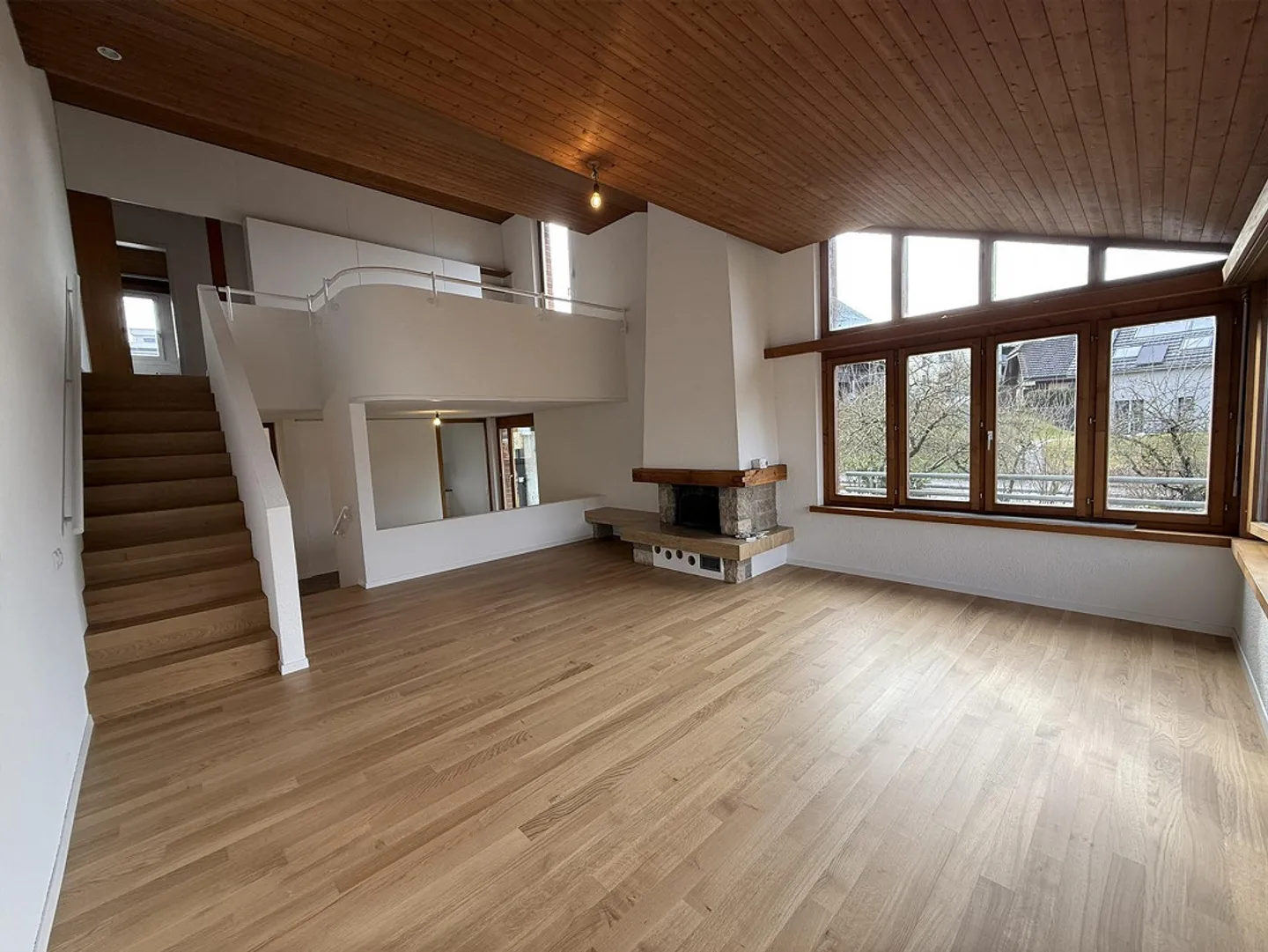 Freshly renovated 4.5-room corner townhouse with large garden and parking space - Photo 10 of 23