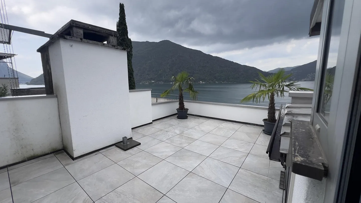 VILLA ESCLUSIVA FRONTE LAGO 4.5 CON POSTO BARCA A MAROGGIA - Foto 8 von 13