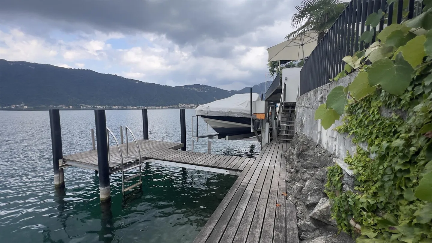 VILLA ESCLUSIVA FRONTE LAGO 4.5 CON POSTO BARCA A MAROGGIA - Foto 9 von 13