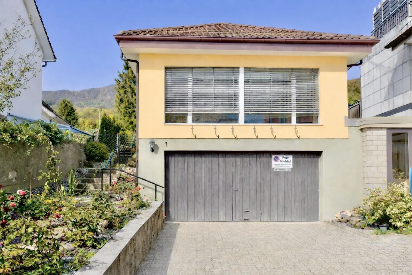 Spacious Single-Family Home in a Quiet, Central Residential Area - Photo 4 of 4