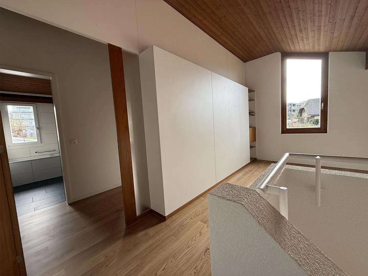 Freshly renovated 4.5-room corner townhouse with large garden and parking space - Photo 14 of 23