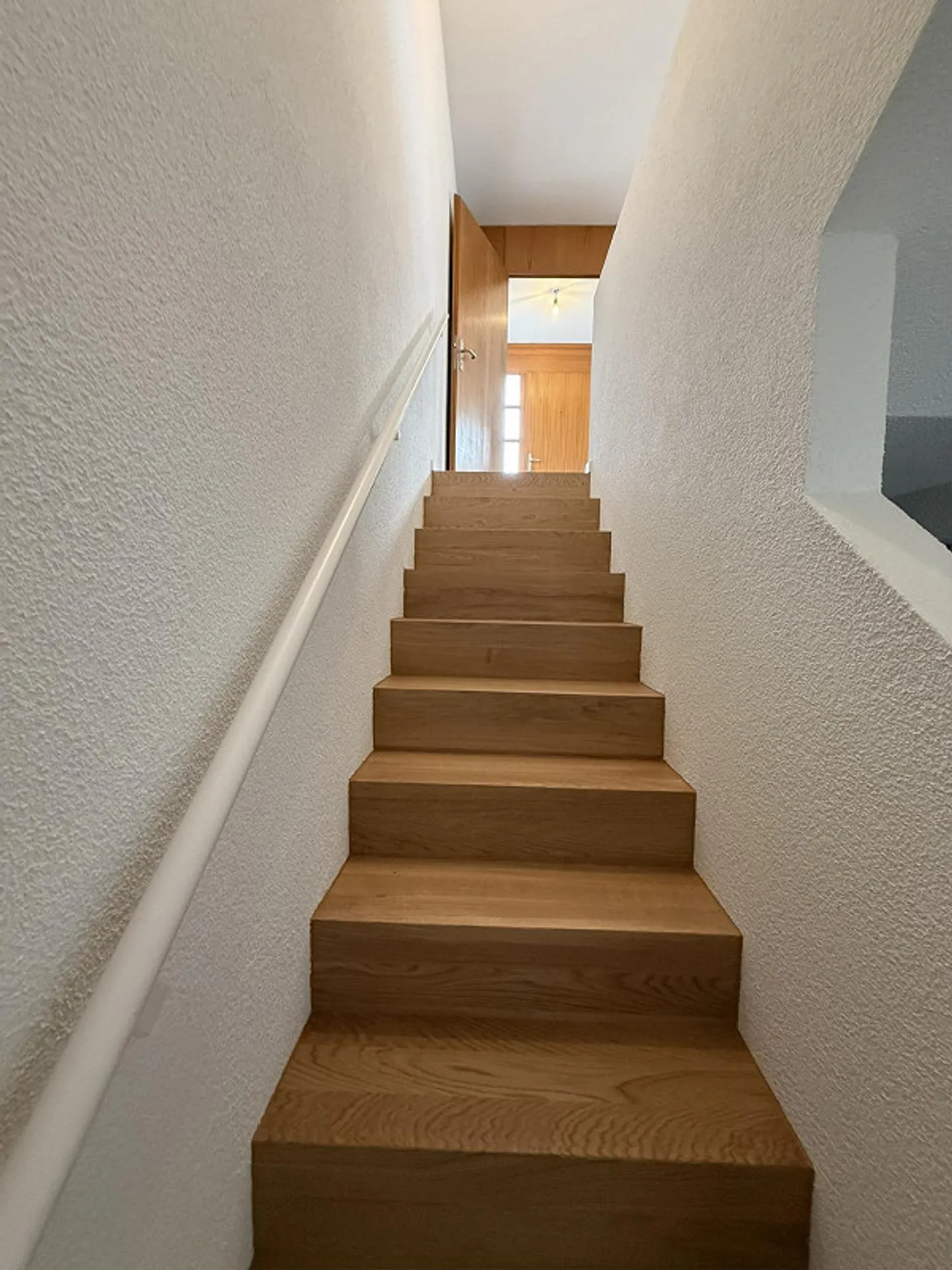 Freshly renovated 4.5-room corner townhouse with large garden and parking space - Photo 15 of 23