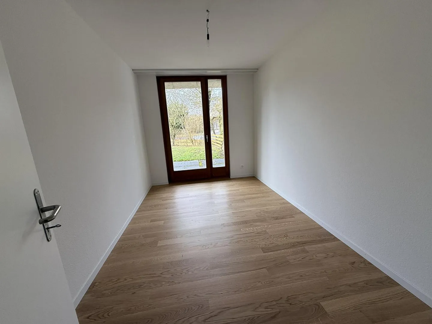 Freshly renovated 4.5-room corner townhouse with large garden and parking space - Photo 16 of 23