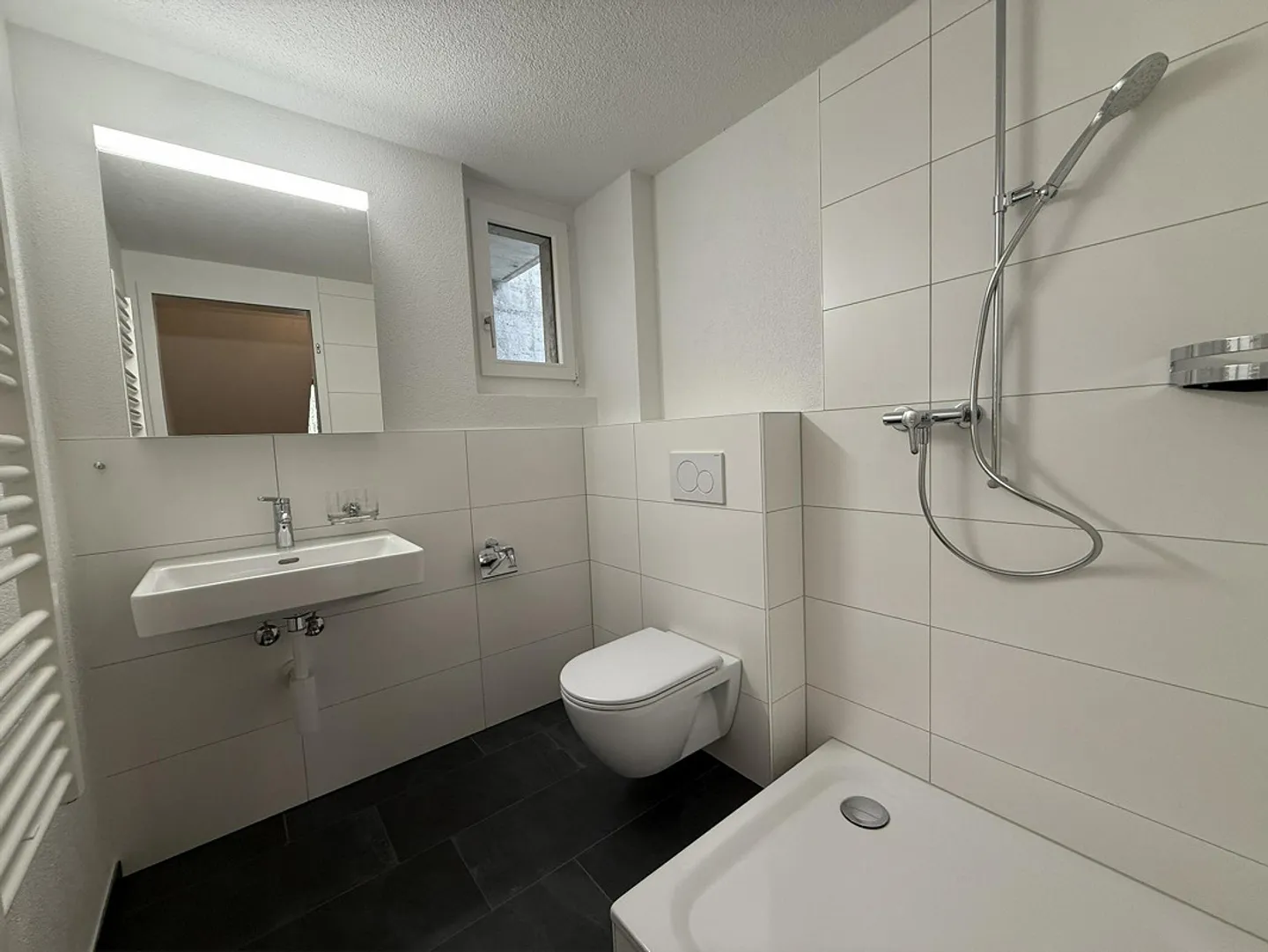 Freshly renovated 4.5-room corner townhouse with large garden and parking space - Photo 18 of 23