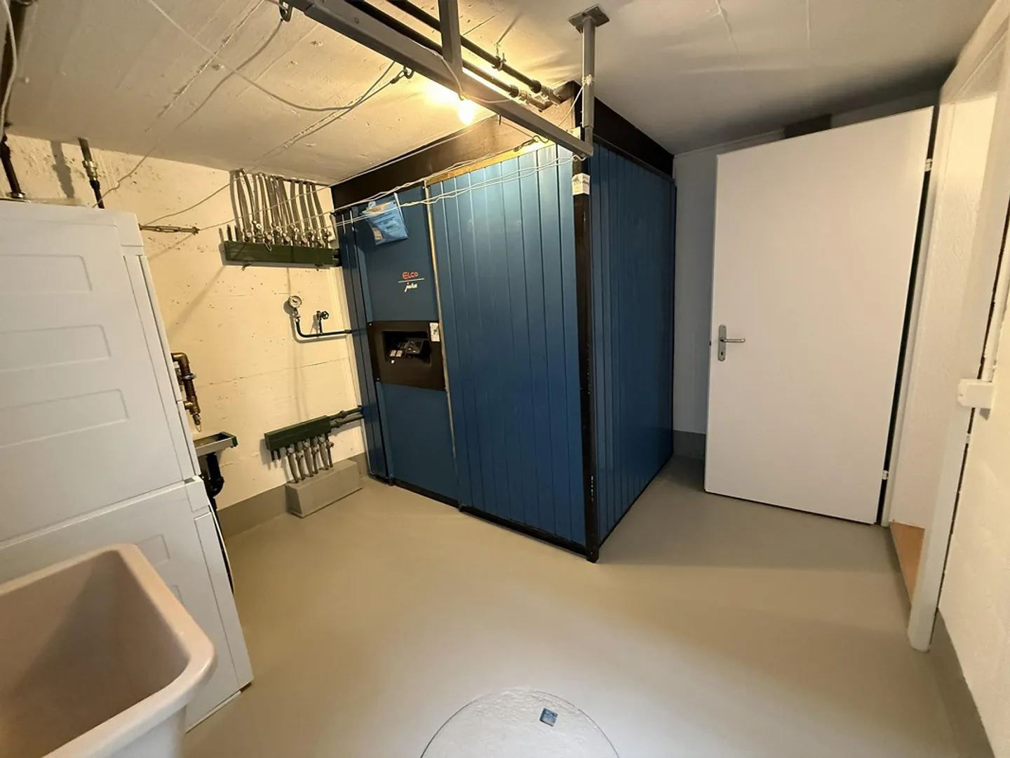 Freshly renovated 4.5-room corner townhouse with large garden and parking space - Photo 21 of 23