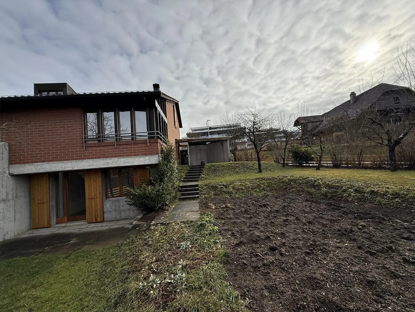 Freshly renovated 4.5-room corner townhouse with large garden and parking space - Photo 22 of 23