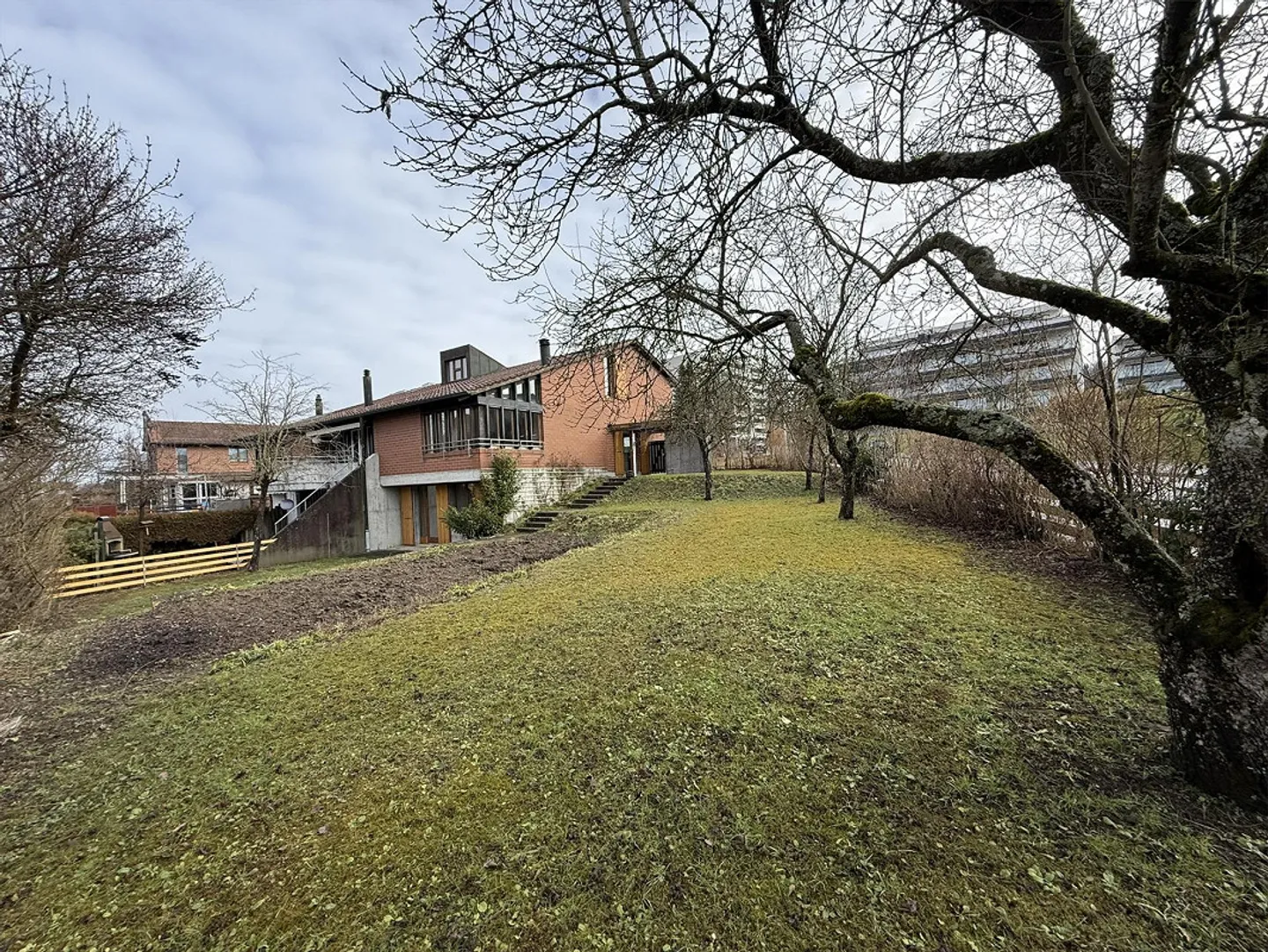 Freshly renovated 4.5-room corner townhouse with large garden and parking space - Photo 23 of 23