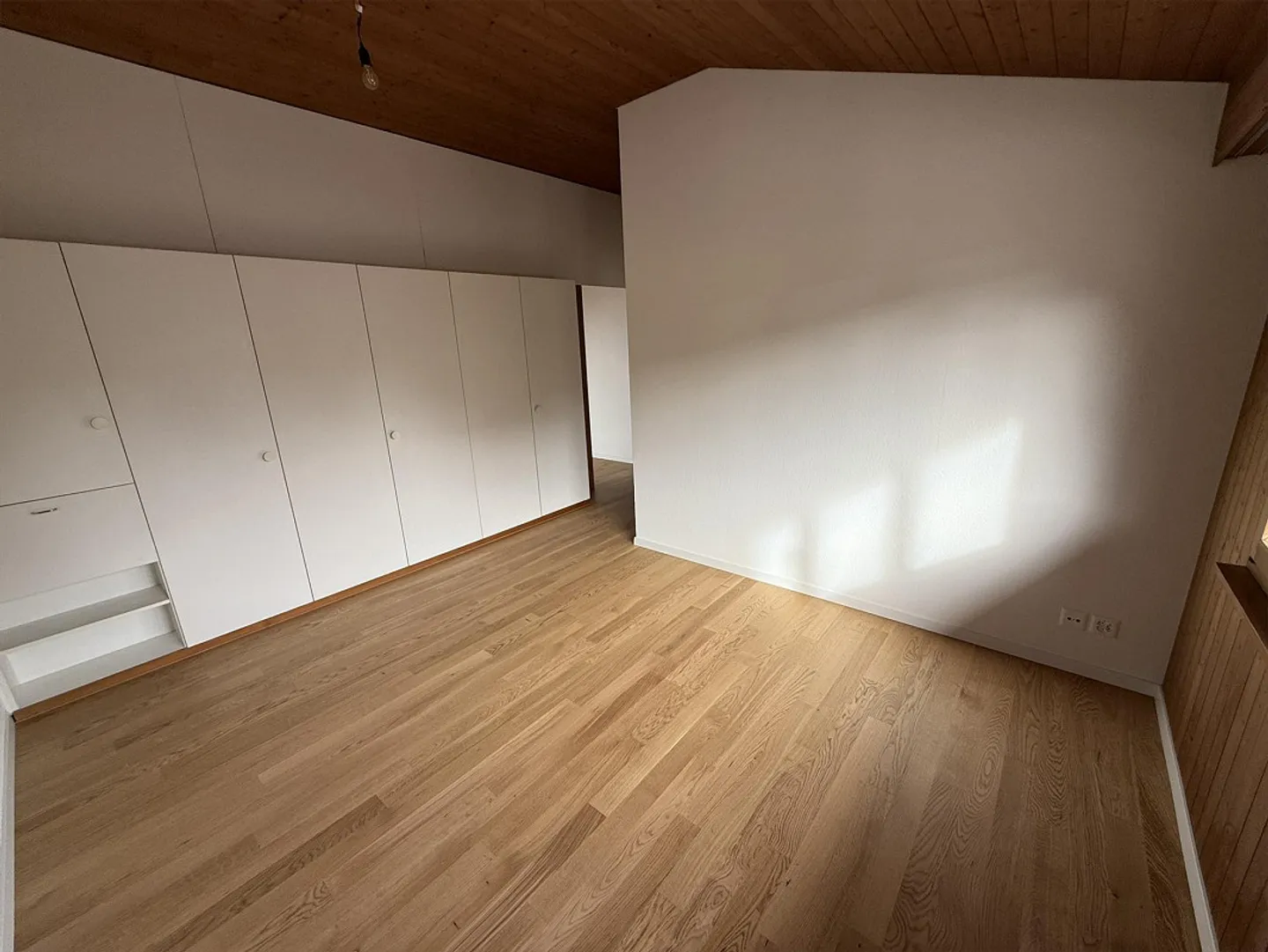 Freshly renovated 4.5-room corner townhouse with large garden and parking space - Photo 13 of 23