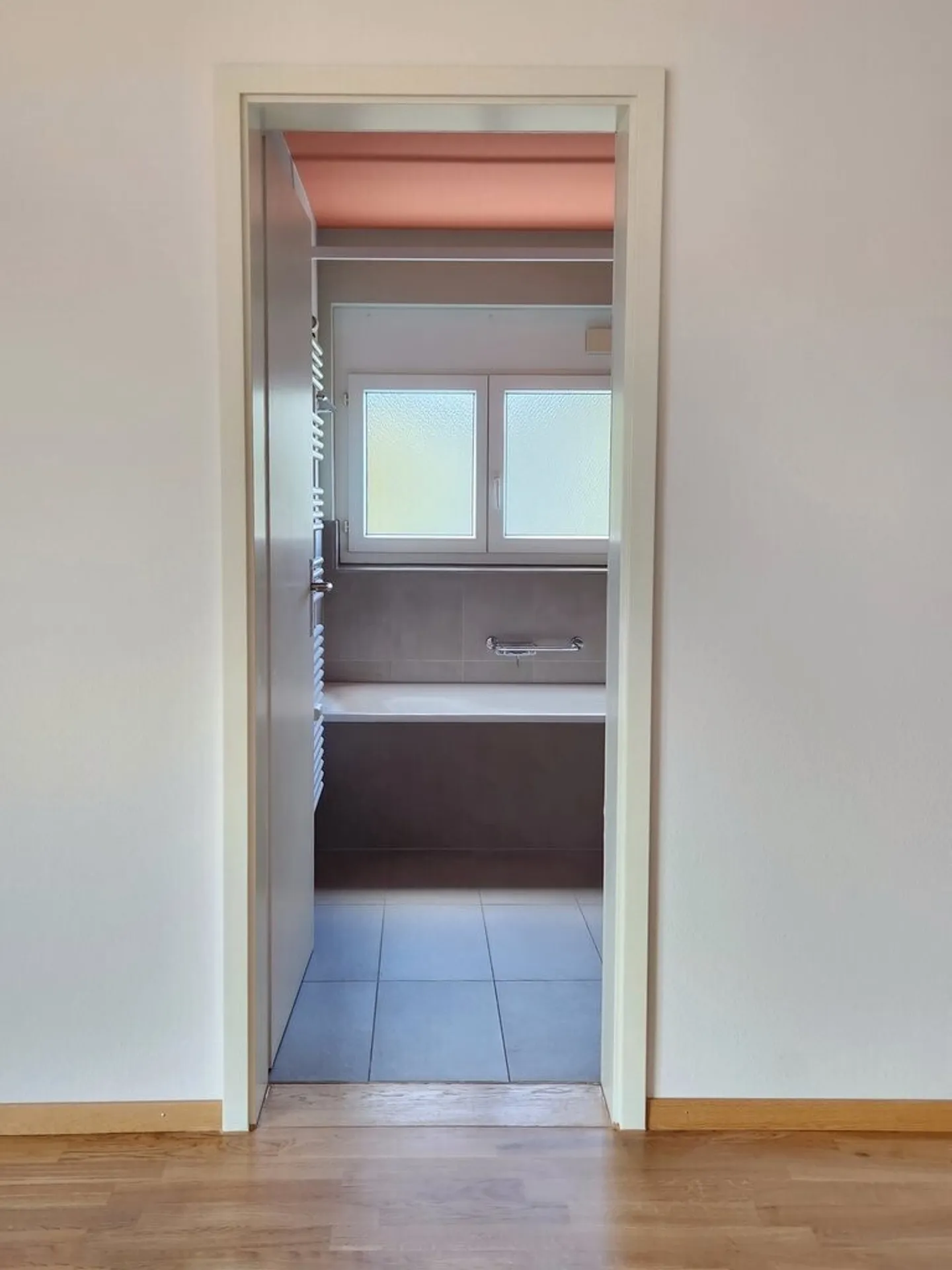 Ampio appartamento di 3,5 locali all'ultimo piano - Foto 5 di 12