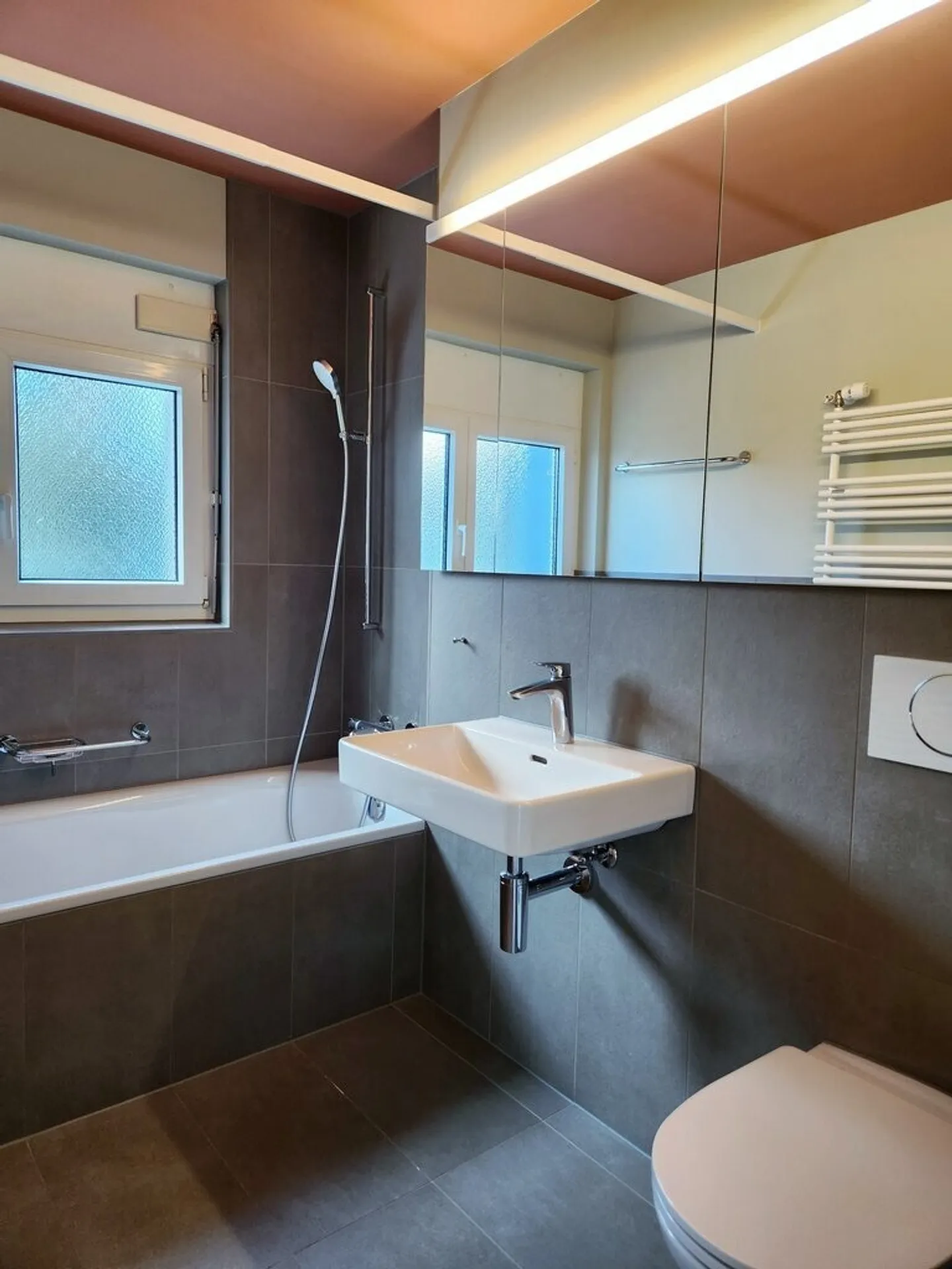 Ampio appartamento di 3,5 locali all'ultimo piano - Foto 6 di 12