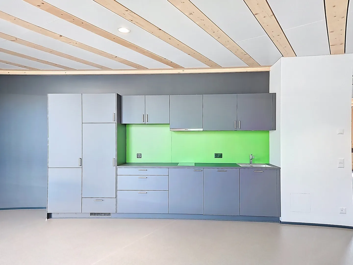 2 LAST COMMERCIAL SPACES - Photo 3 of 3